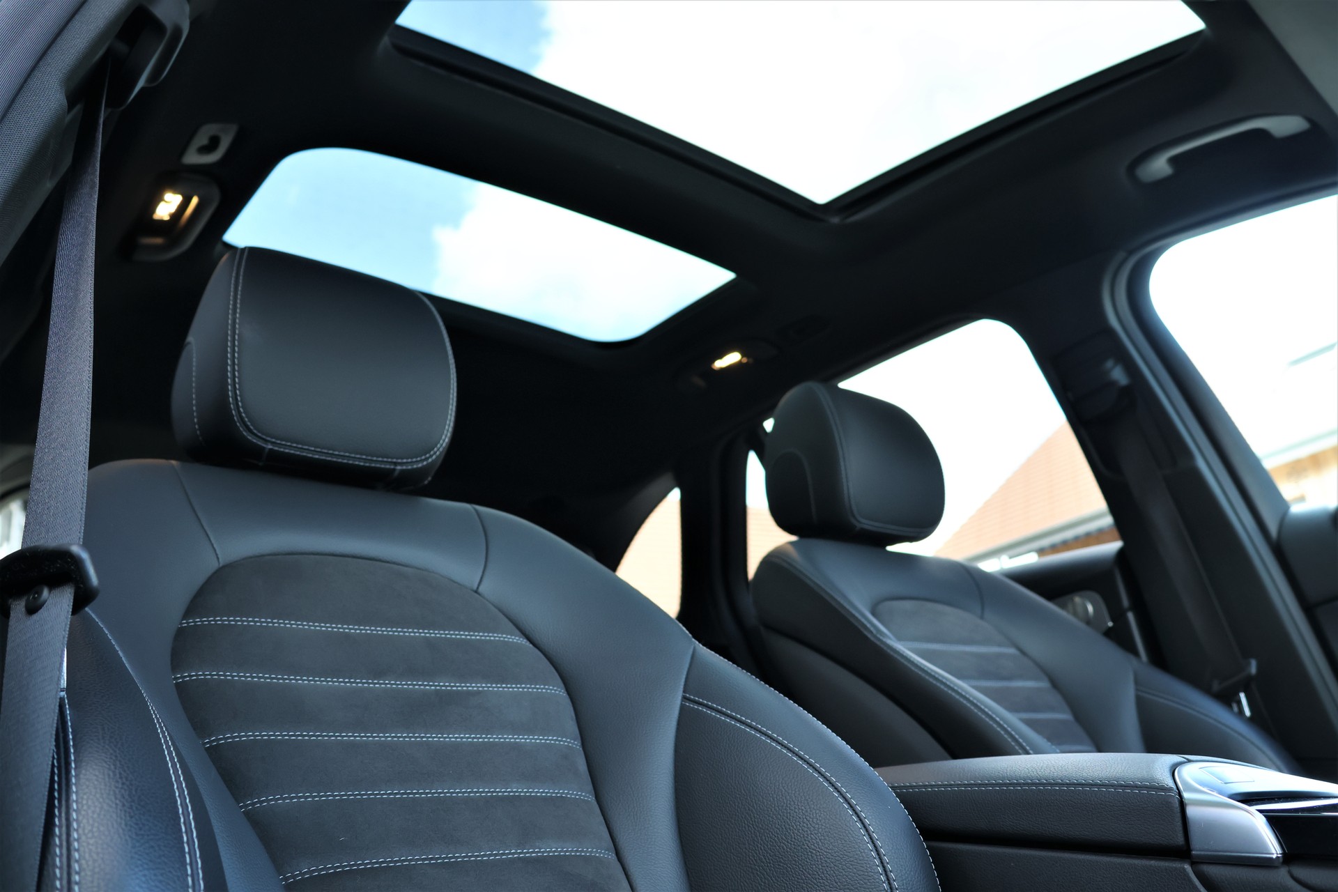 MERCEDES-BENZ GLC 300 e AMG Line 4Matic 9G-Tronic (CH) + 2.0T AHK-image-22