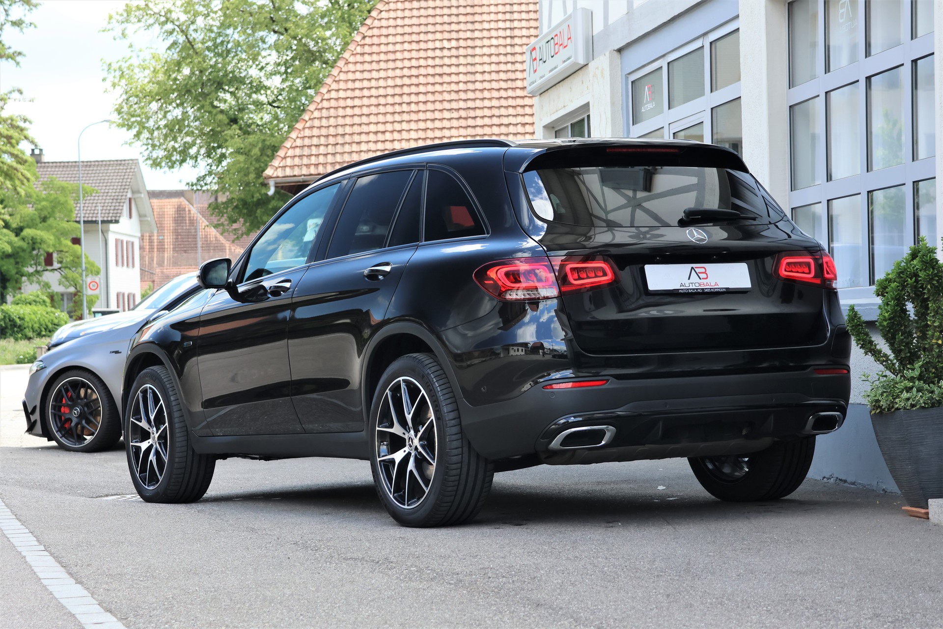 MERCEDES-BENZ GLC 300 e AMG Line 4Matic 9G-Tronic (CH) + 2.0T AHK-showroom-element-2