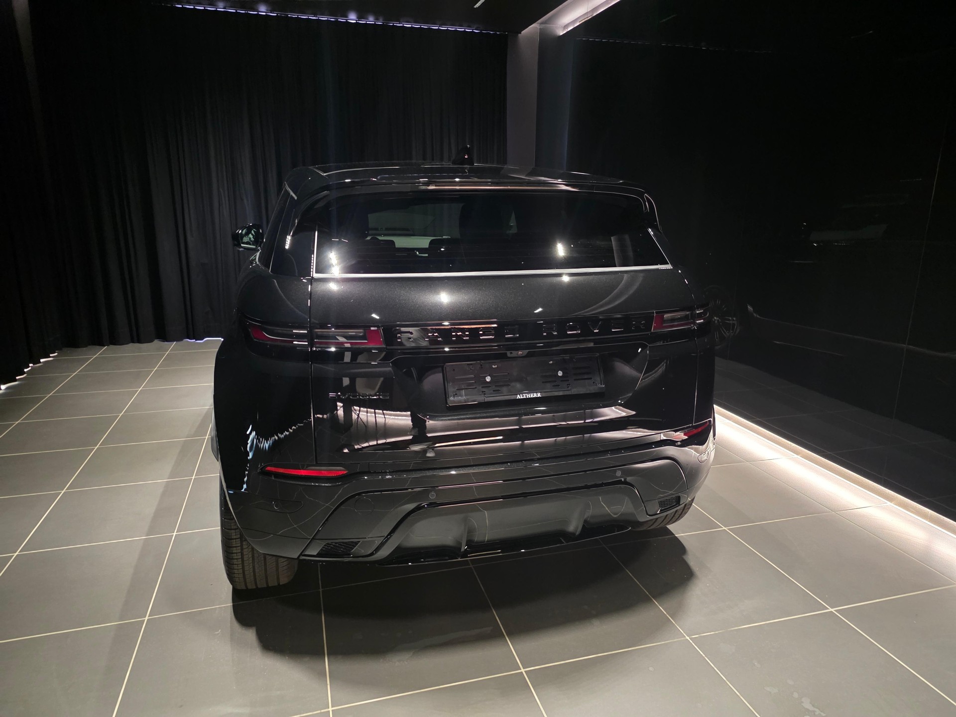 LAND ROVER Range Rover Evoque 1.5 T 270e Hoxton Edition-showroom-element-2