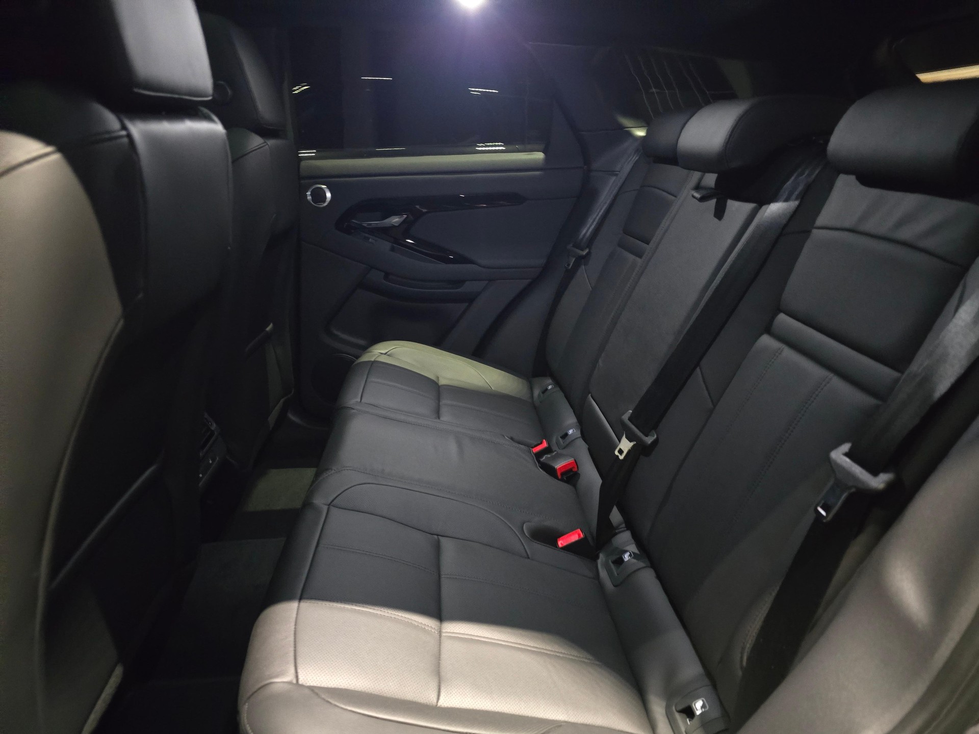 LAND ROVER Range Rover Evoque 1.5 T 270e Hoxton Edition-image-4