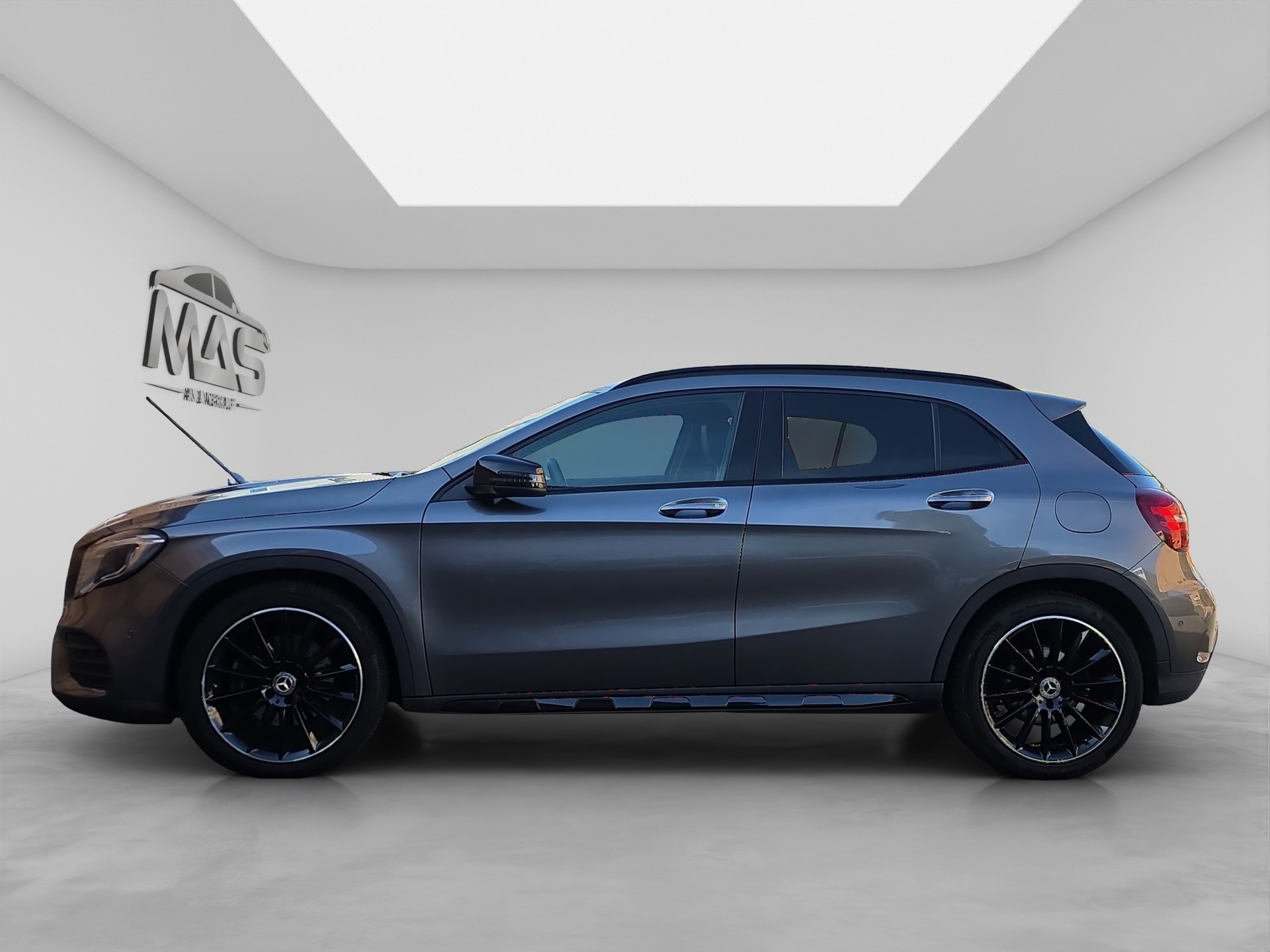 MERCEDES-BENZ GLA 250 AMG Line 4Matic 7G-DCT-showroom-element-2