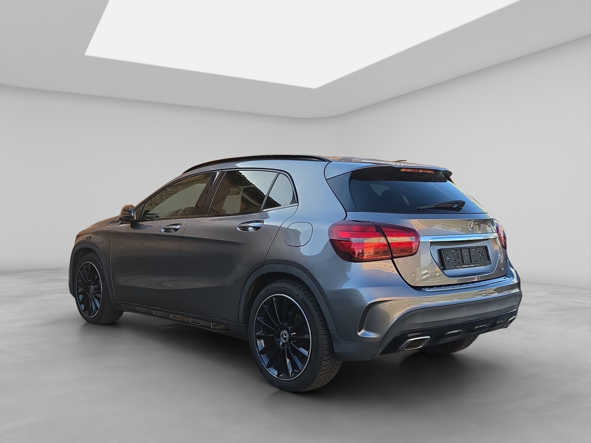 MERCEDES-BENZ GLA 250 AMG Line 4Matic 7G-DCT-showroom-element-3