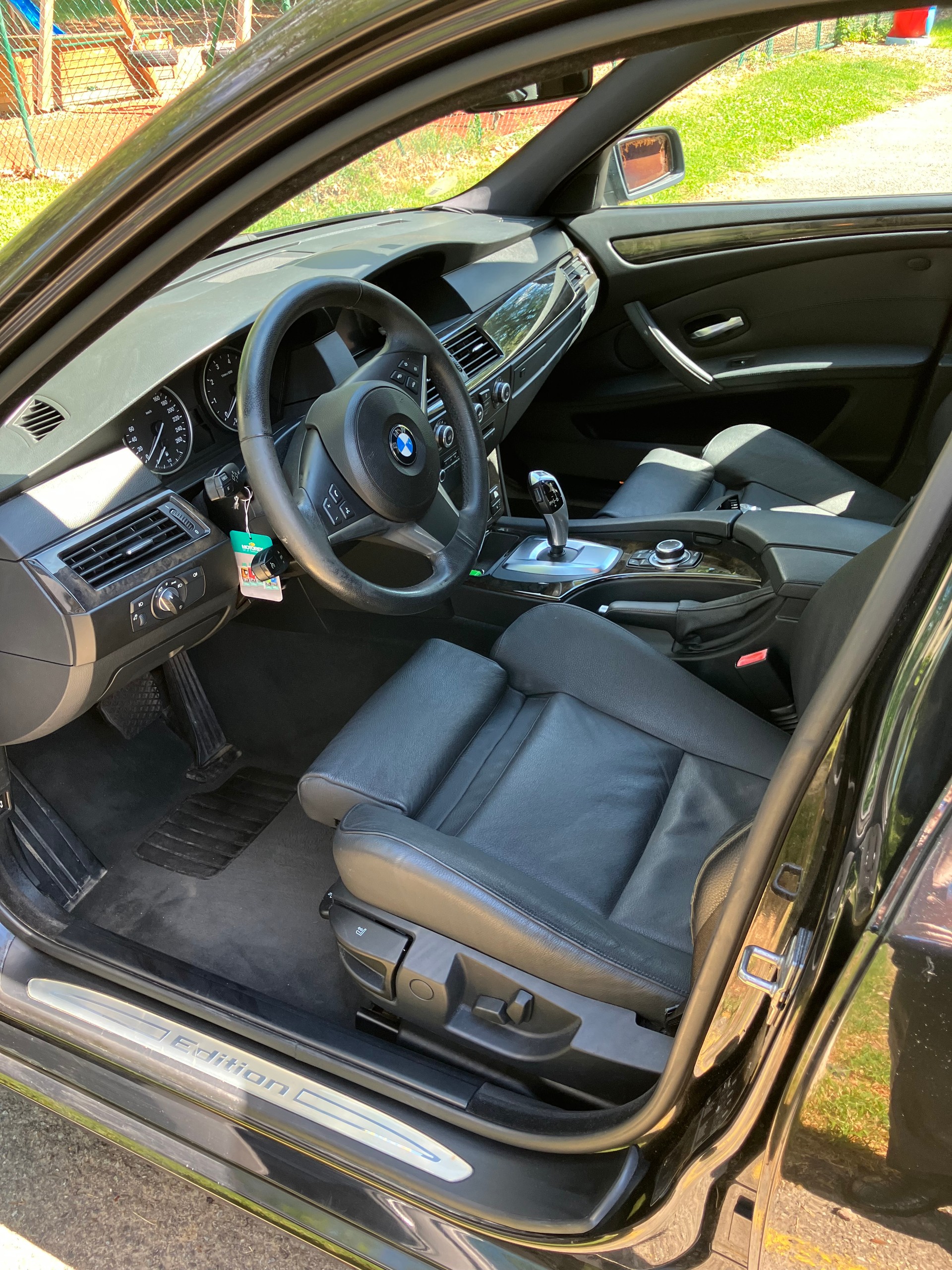 BMW 523i-image-3