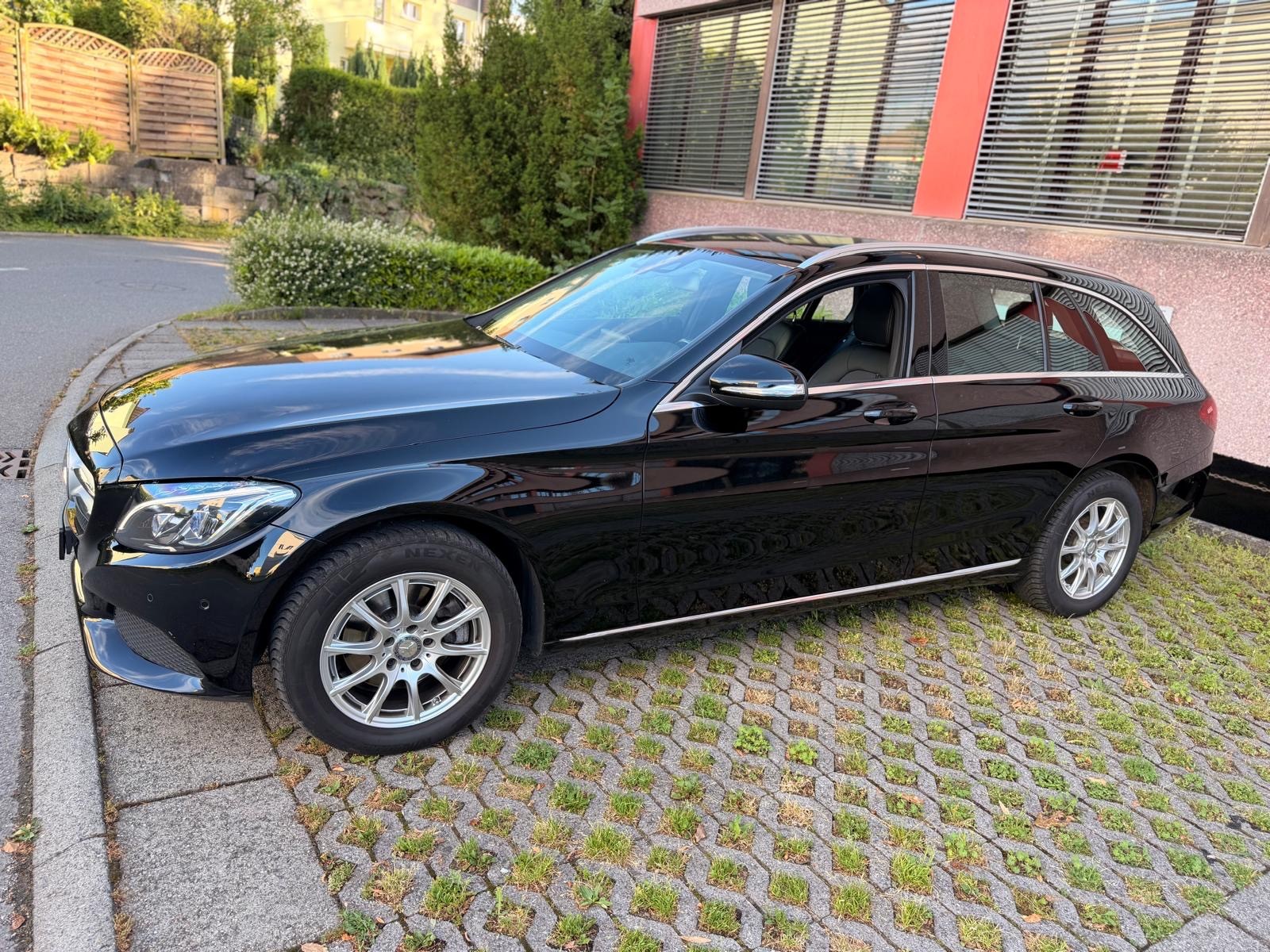 MERCEDES-BENZ C 220 BlueTEC-image-2