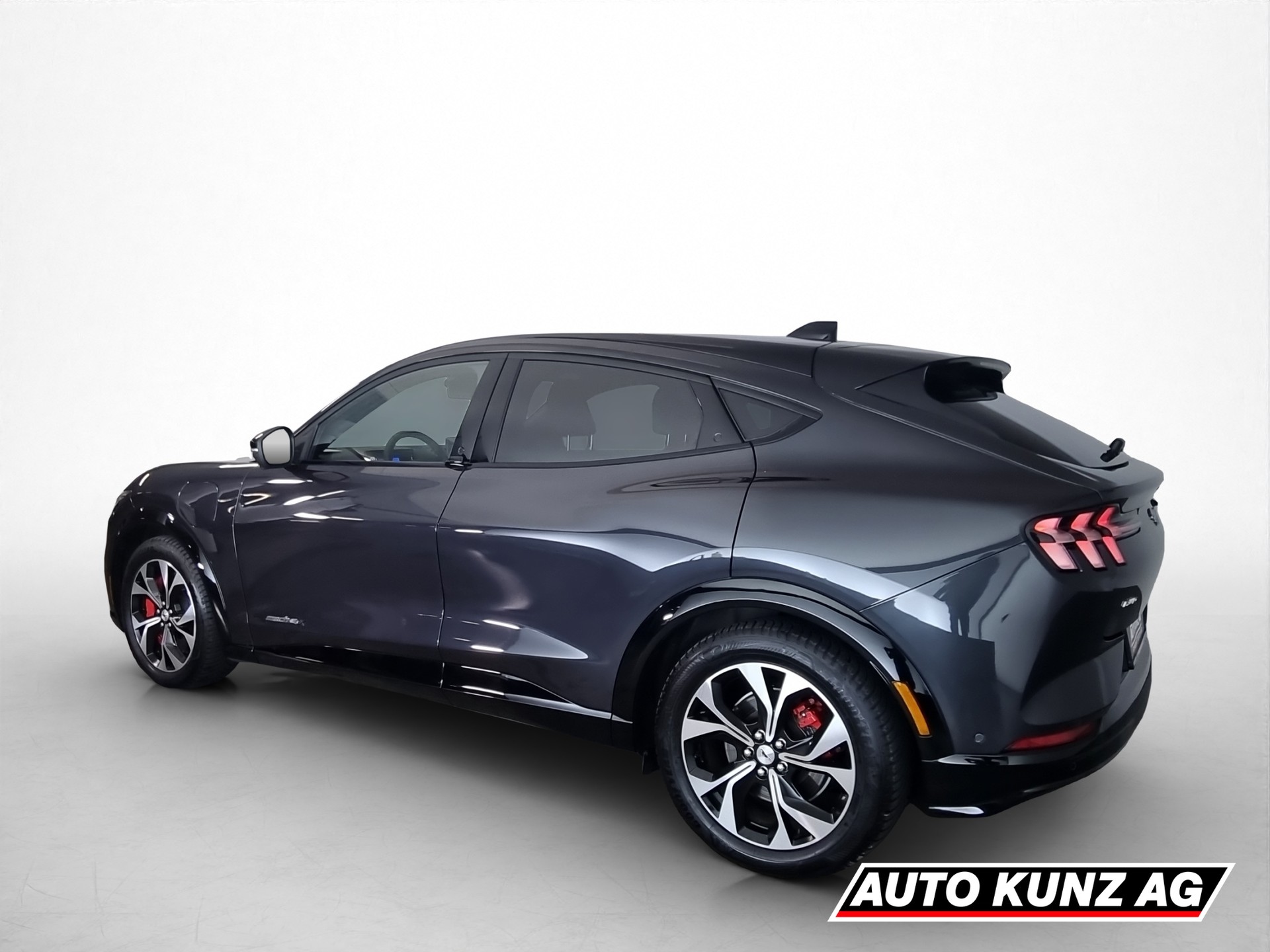 FORD Mustang MACH-E AWD 99 kWh-showroom-element-3
