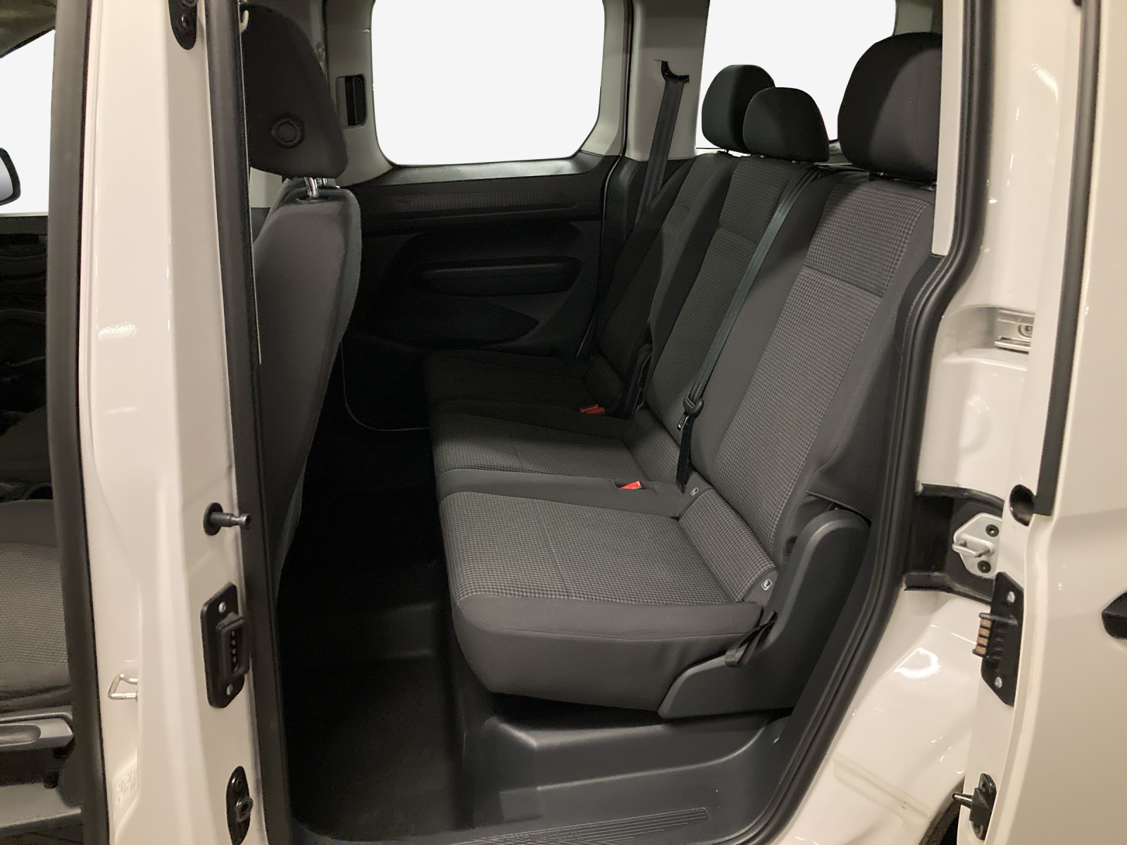 VW Caddy Kombi 2.0TDI-image-11