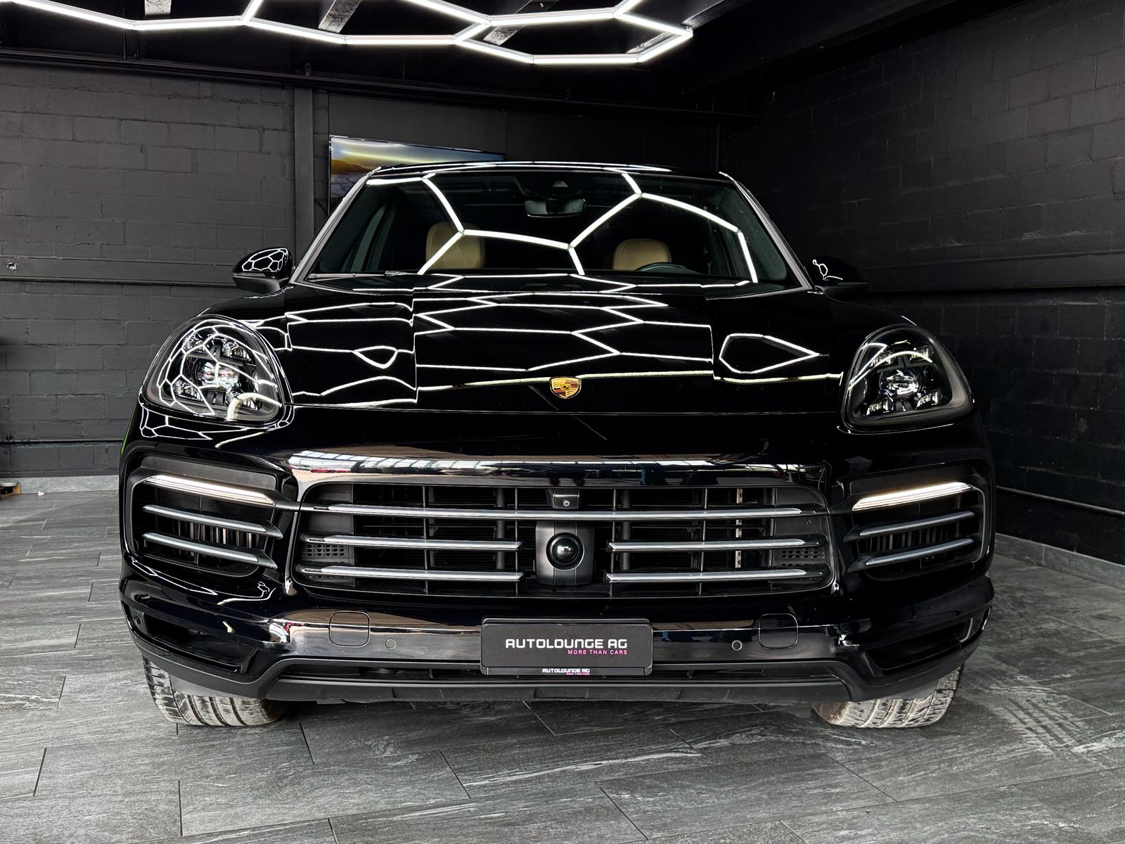 PORSCHE Cayenne E-Hybrid Black Edition-showroom-element-2