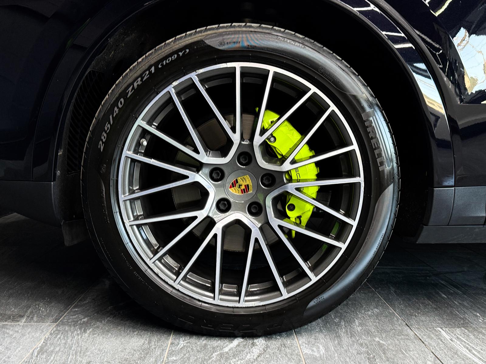 PORSCHE Cayenne E-Hybrid Black Edition-image-26