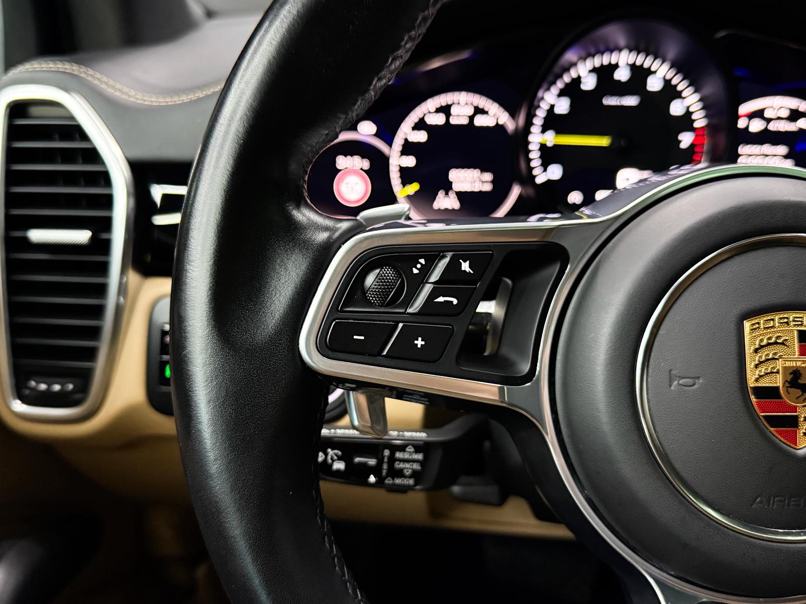 PORSCHE Cayenne E-Hybrid Black Edition-image-12