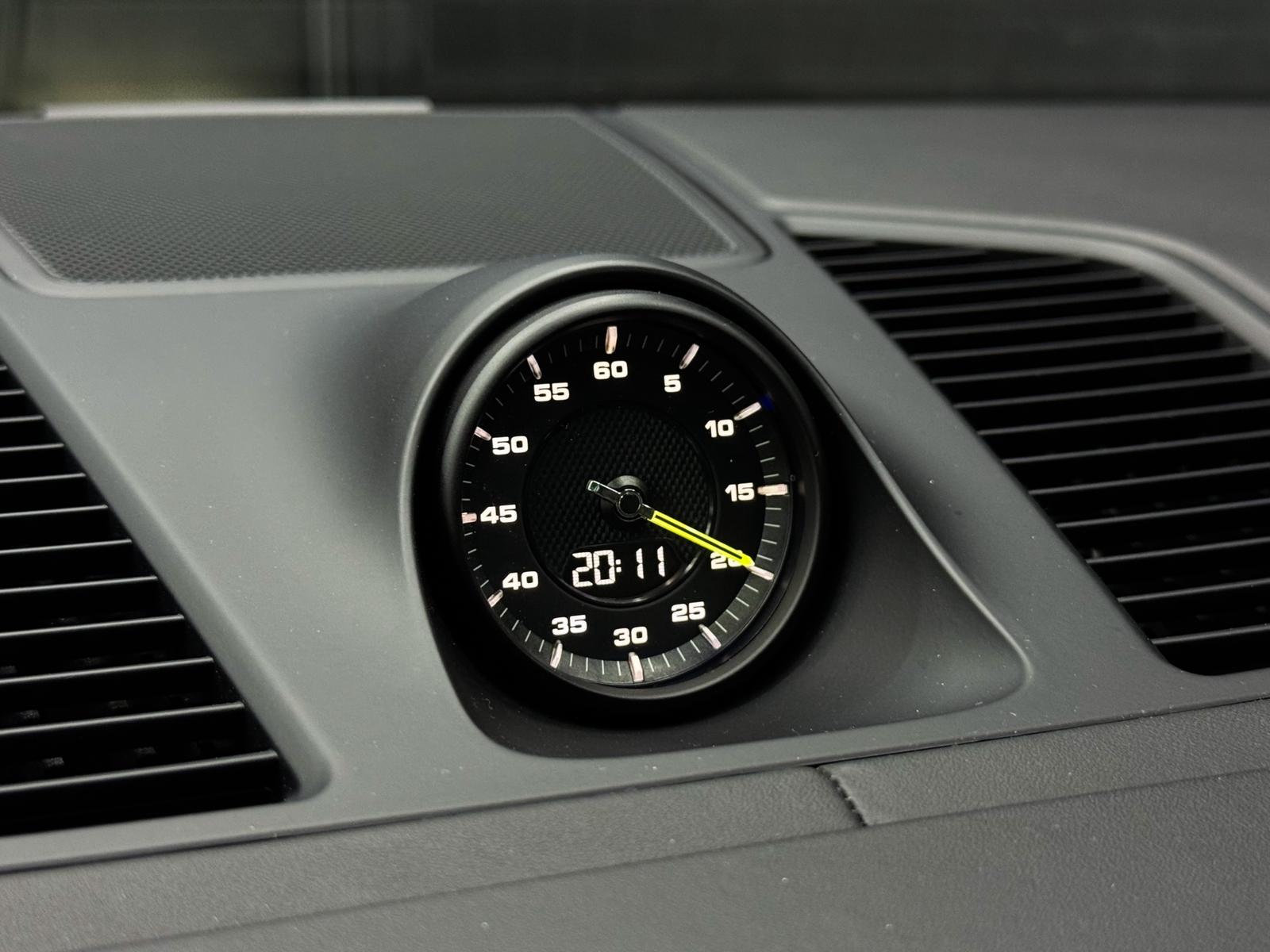 PORSCHE Cayenne E-Hybrid Black Edition-image-24