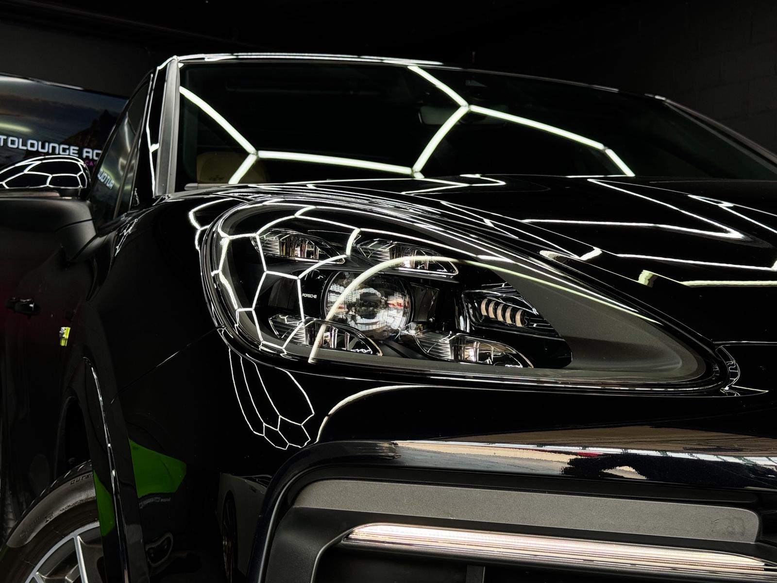 PORSCHE Cayenne E-Hybrid Black Edition-showroom-element-3