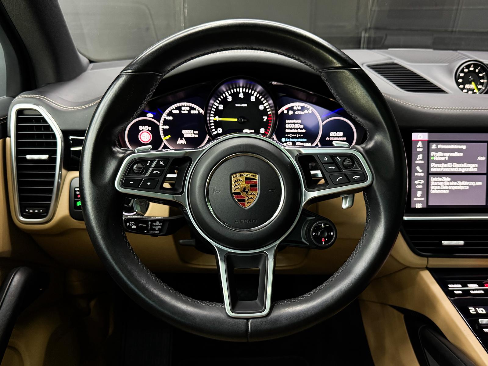 PORSCHE Cayenne E-Hybrid Black Edition-image-11