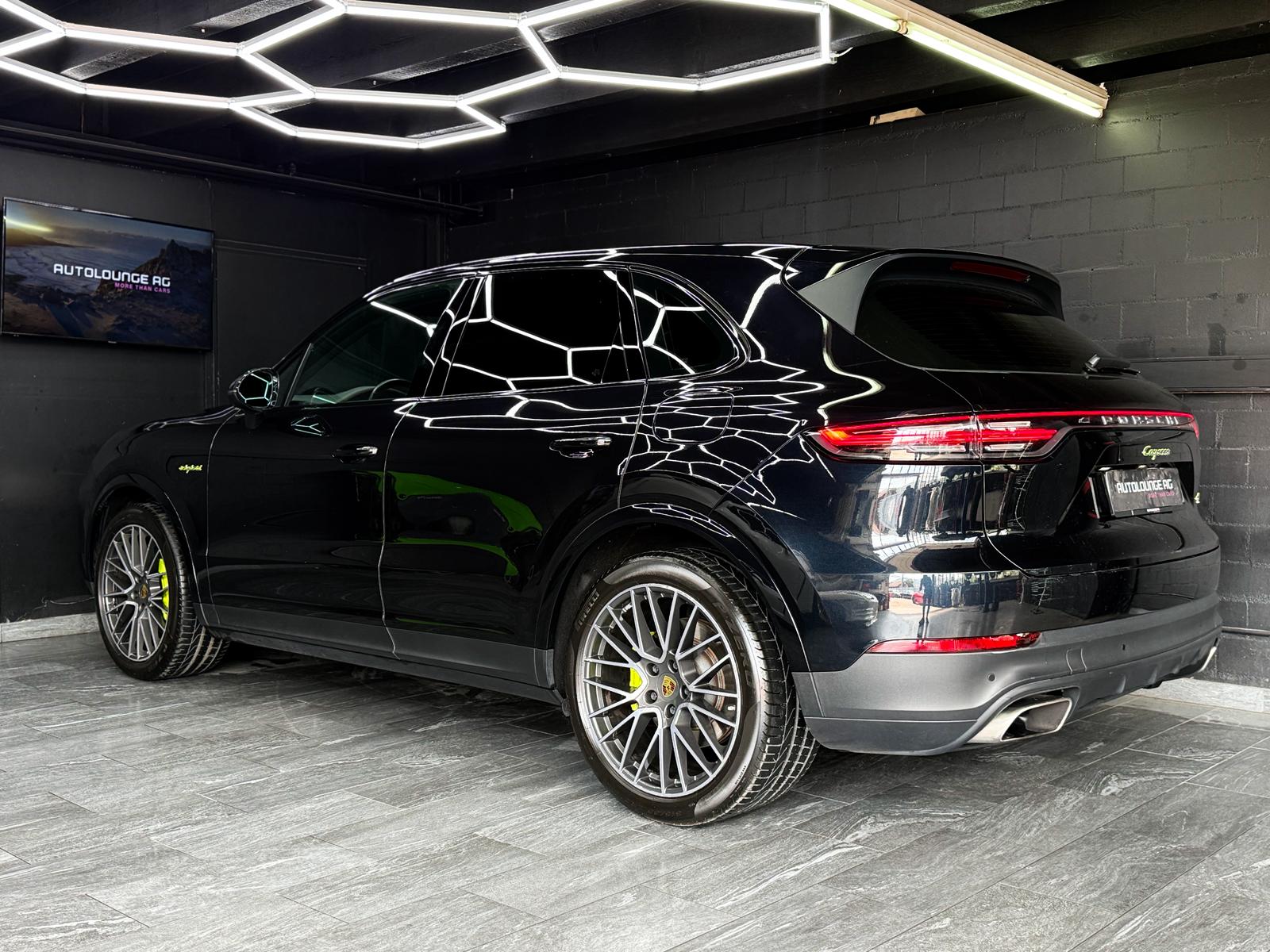 PORSCHE Cayenne E-Hybrid Black Edition-image-7