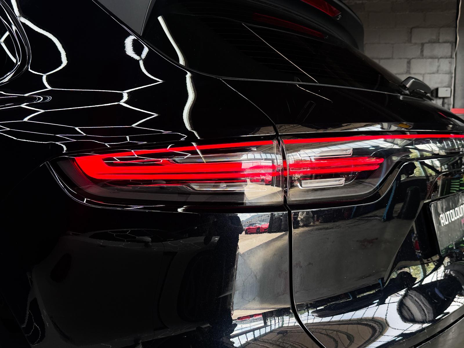 PORSCHE Cayenne E-Hybrid Black Edition-image-6