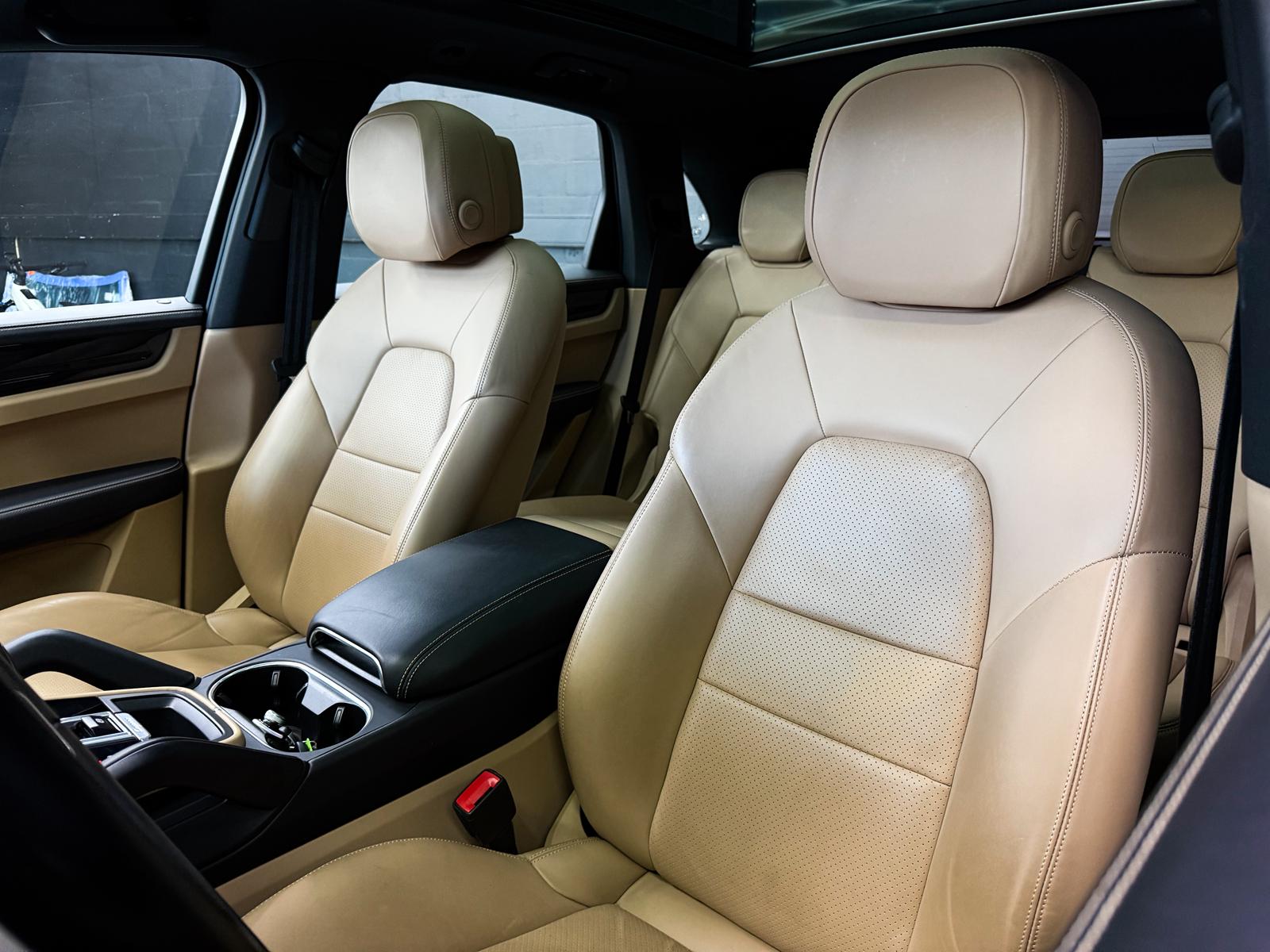 PORSCHE Cayenne E-Hybrid Black Edition-image-21