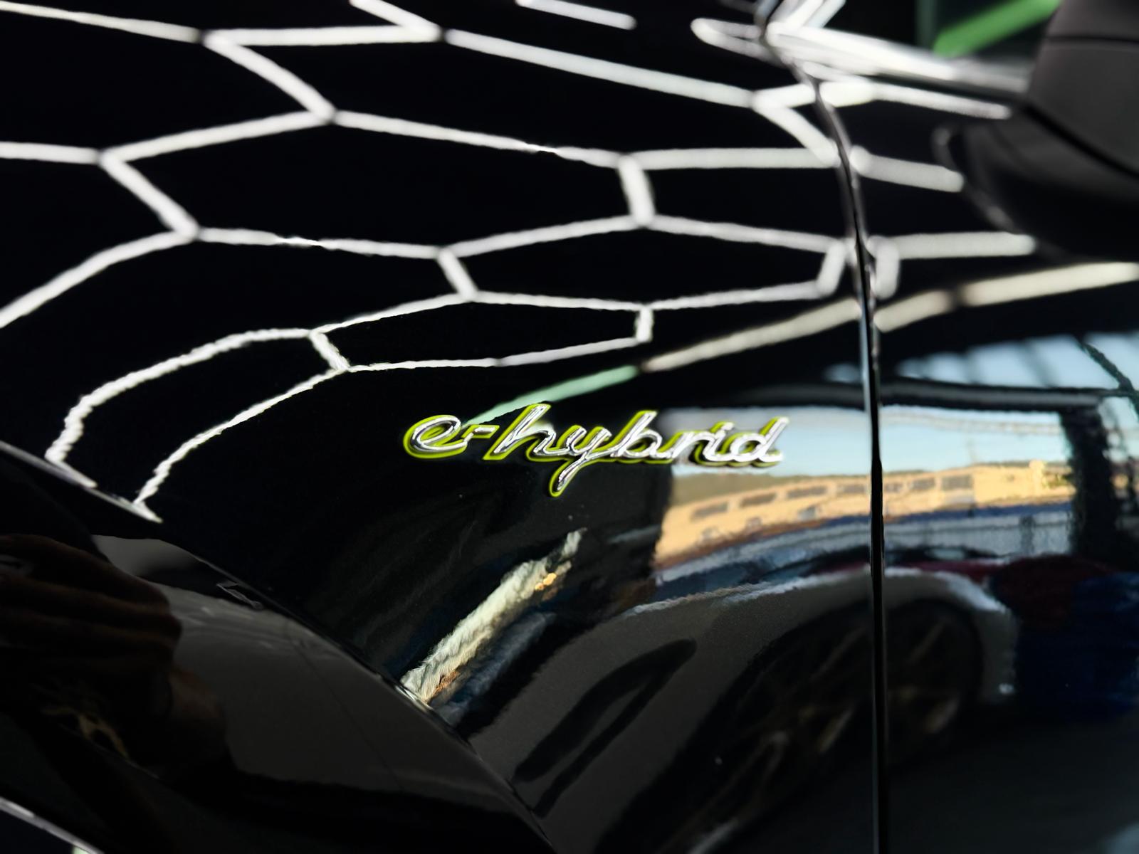 PORSCHE Cayenne E-Hybrid Black Edition-image-4