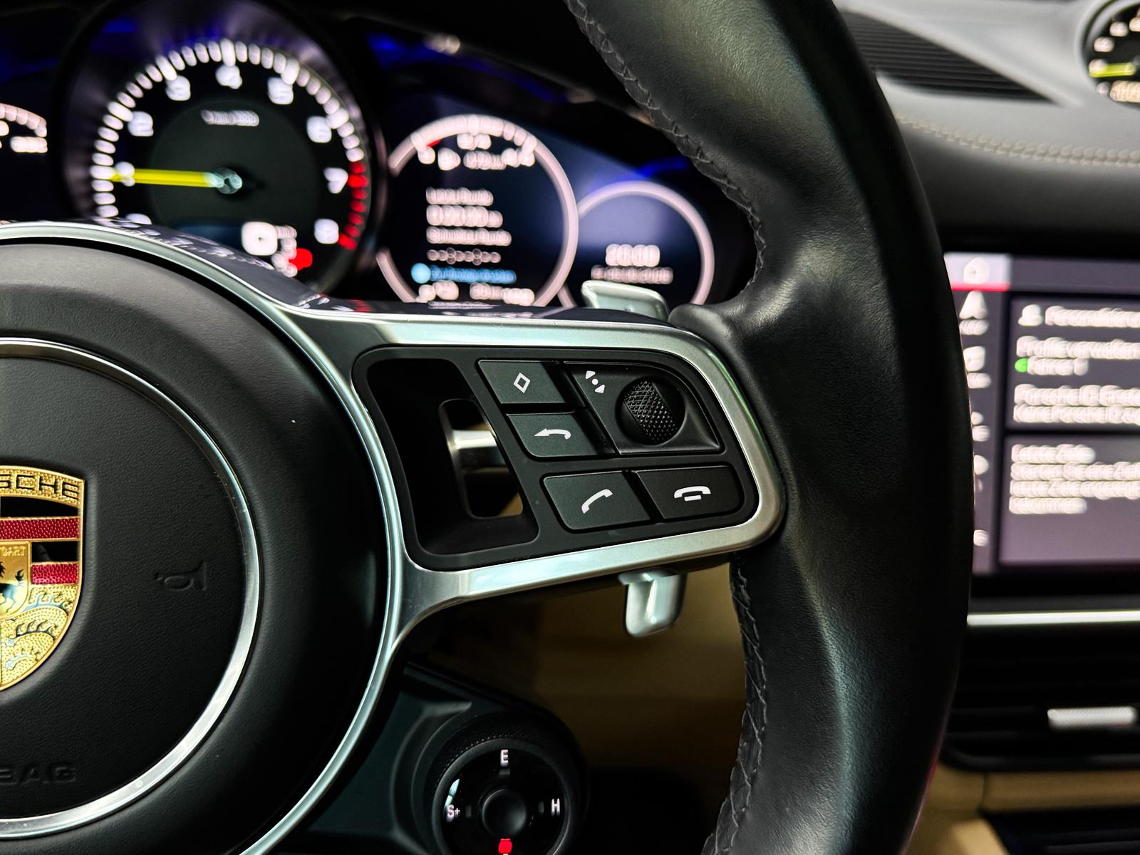 PORSCHE Cayenne E-Hybrid Black Edition-image-13