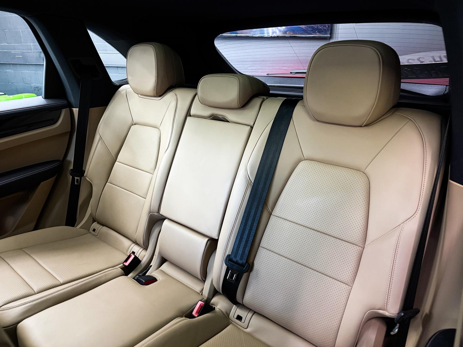 PORSCHE Cayenne E-Hybrid Black Edition-image-22