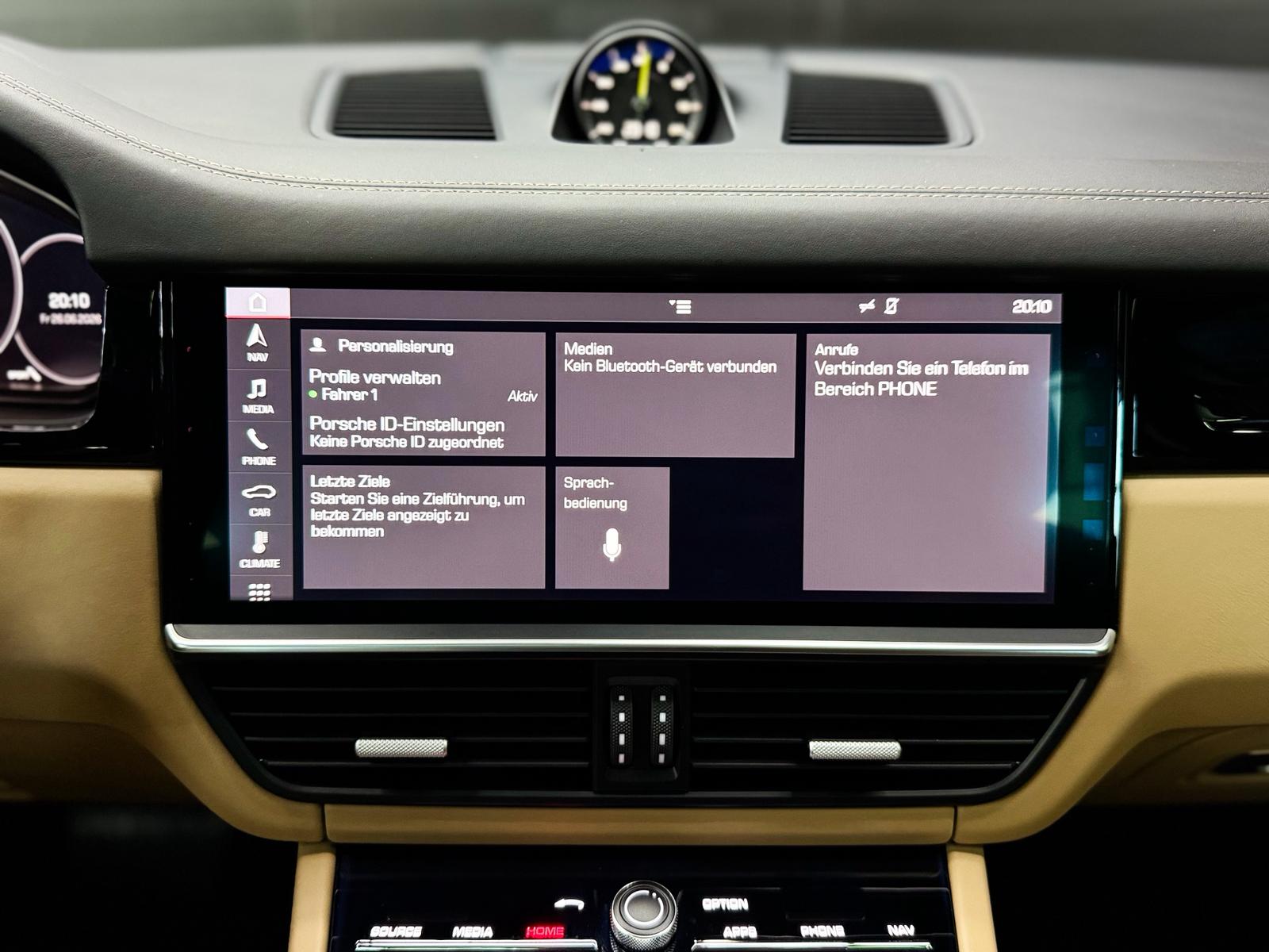 PORSCHE Cayenne E-Hybrid Black Edition-image-16