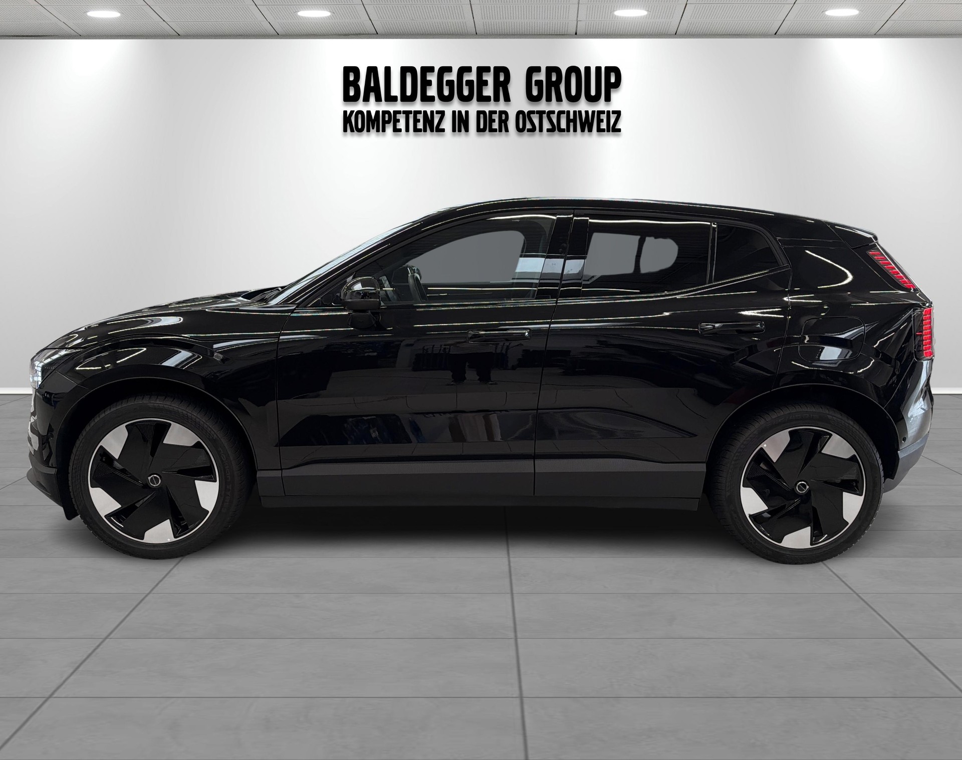 VOLVO EX 30 E60 Twin Ultra Performanc-showroom-element-2