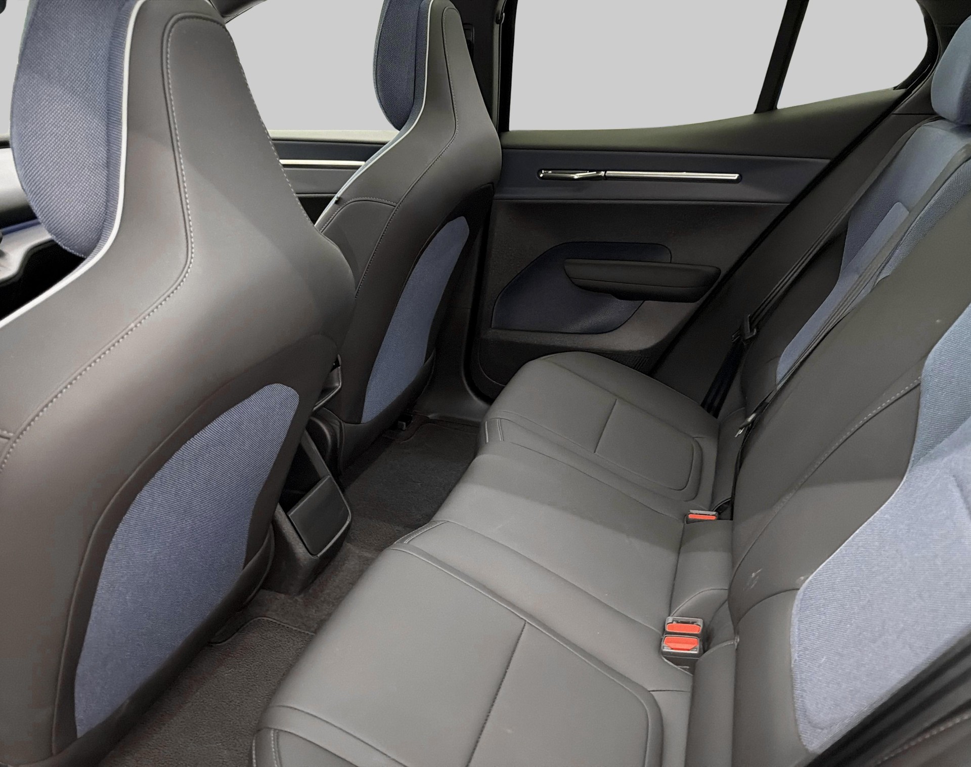 VOLVO EX 30 E60 Twin Ultra Performanc-image-6