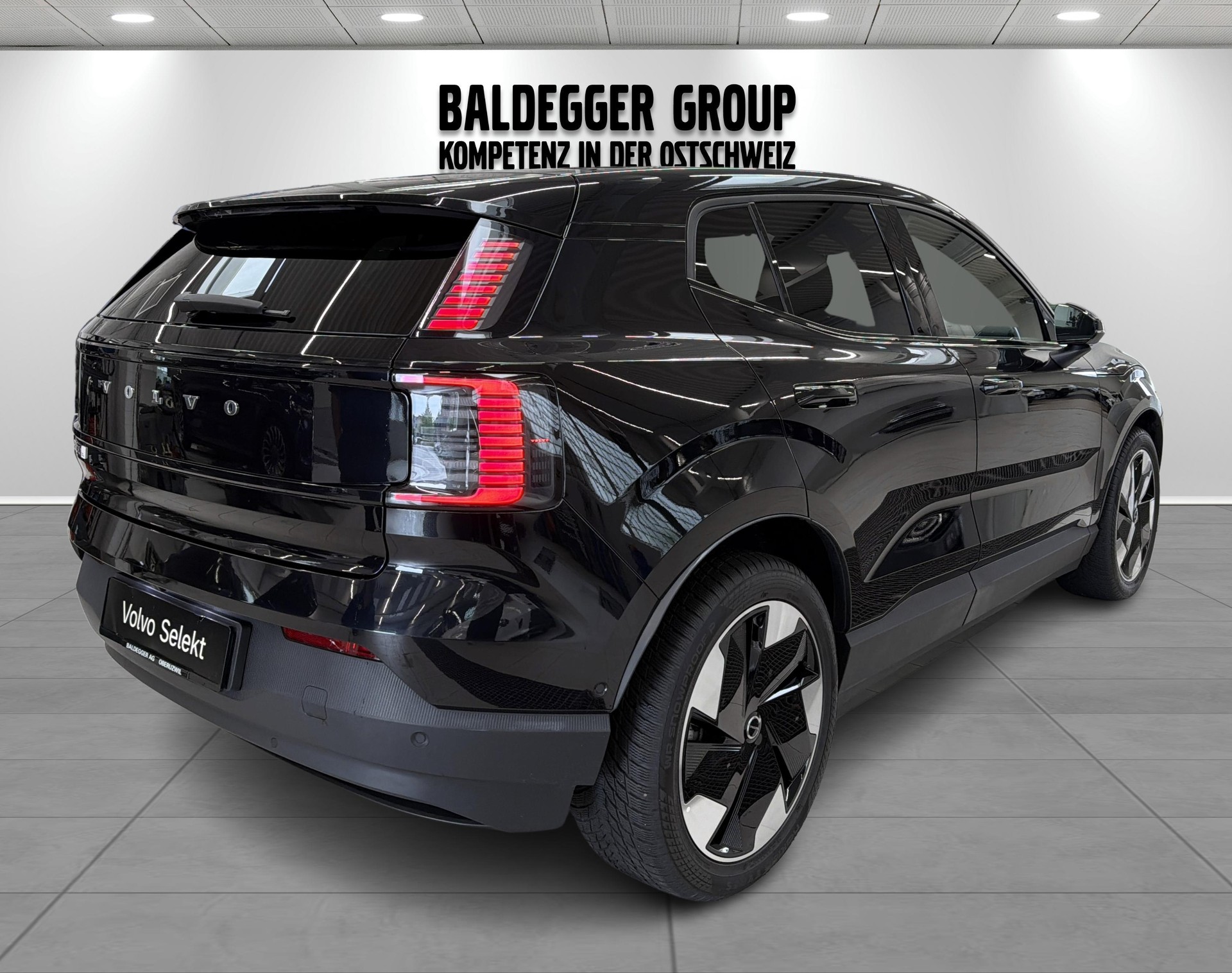 VOLVO EX 30 E60 Twin Ultra Performanc-showroom-element-1