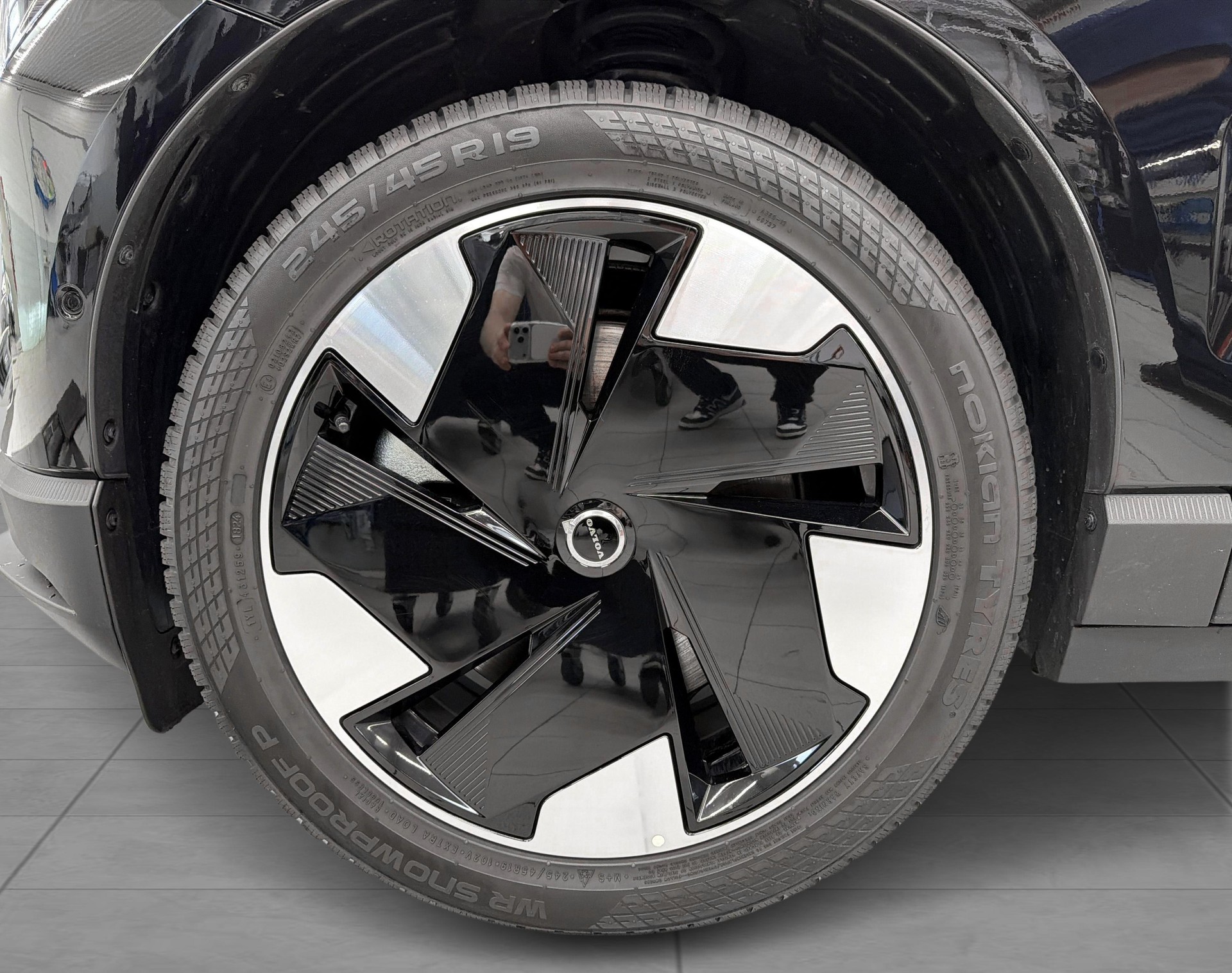 VOLVO EX 30 E60 Twin Ultra Performanc-image-9