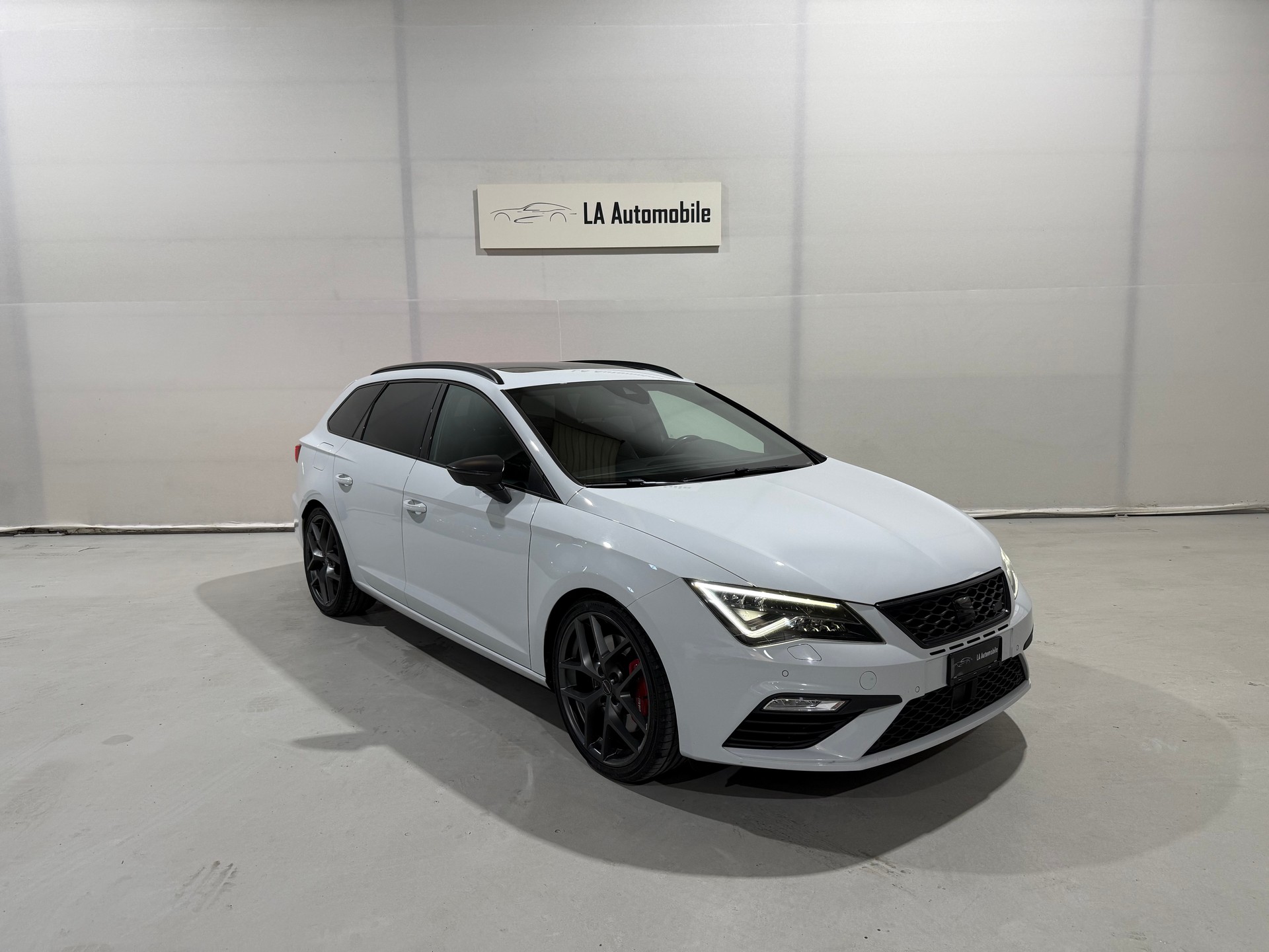 SEAT Leon ST 2.0 TSI Cupra 300 4 Drive DSG (CH)-image-4