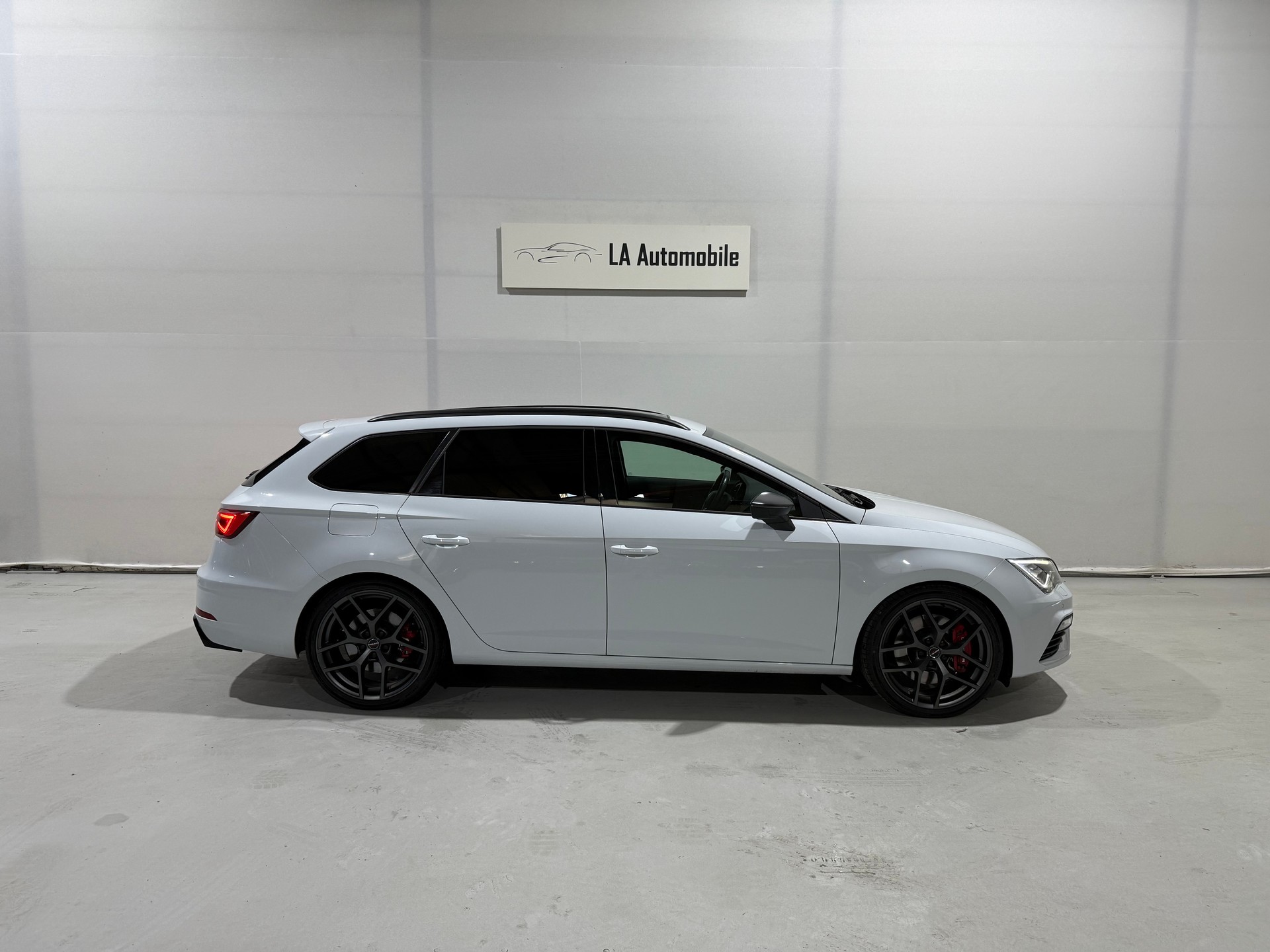 SEAT Leon ST 2.0 TSI Cupra 300 4 Drive DSG (CH)-image-6