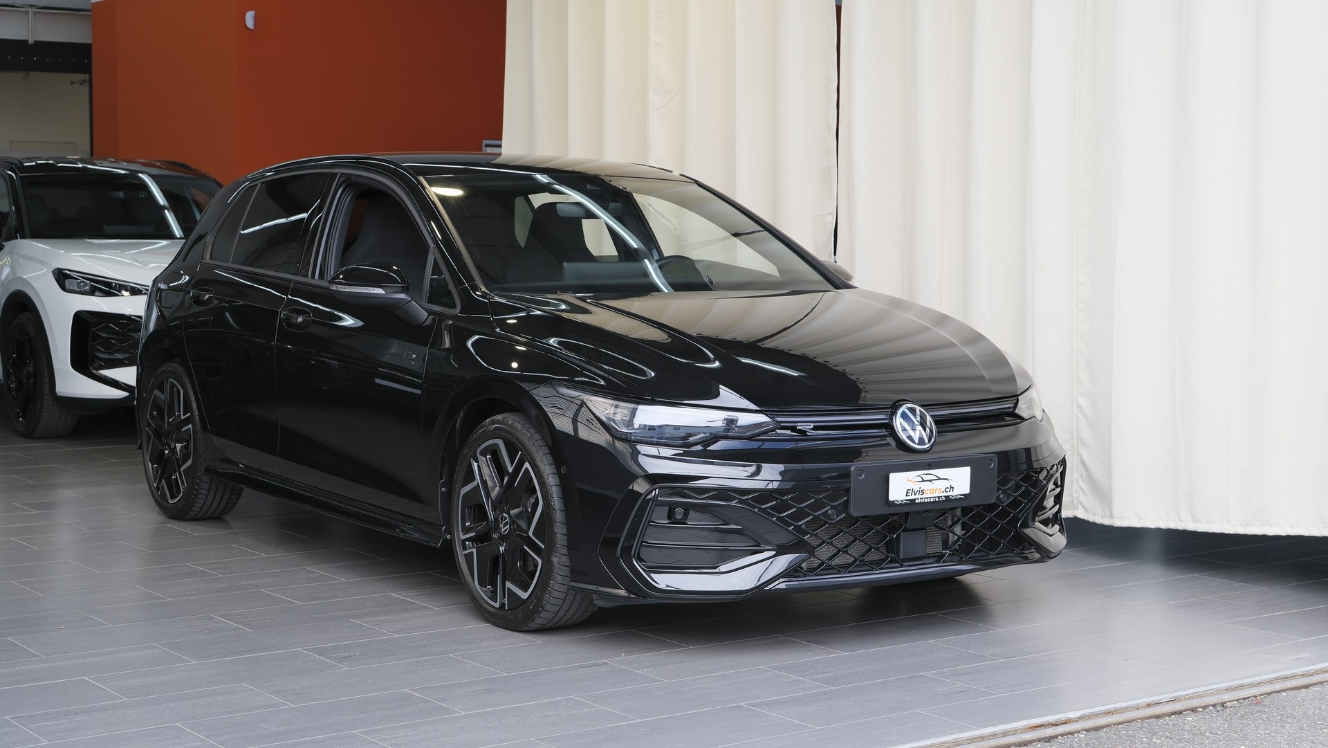 VW Golf 1.5 e TSI mHEV R-Line DSG * Black Style *-showroom-element-1