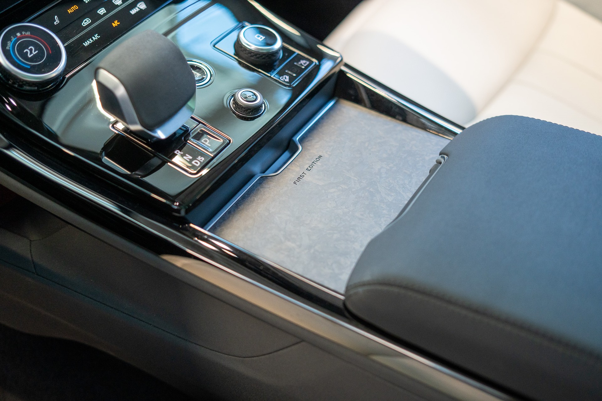 LAND ROVER Range Rover Sport 4.4 V8 First Edition / Fond-Entertainment / 360°Kamera /-image-12