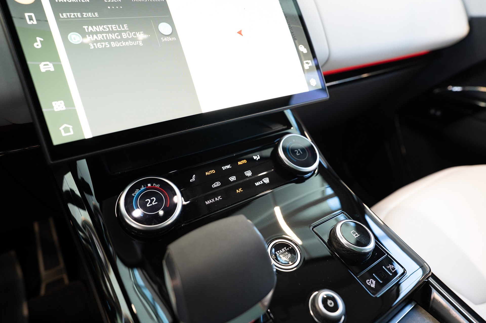 LAND ROVER Range Rover Sport 4.4 V8 First Edition / Fond-Entertainment / 360°Kamera /-image-27
