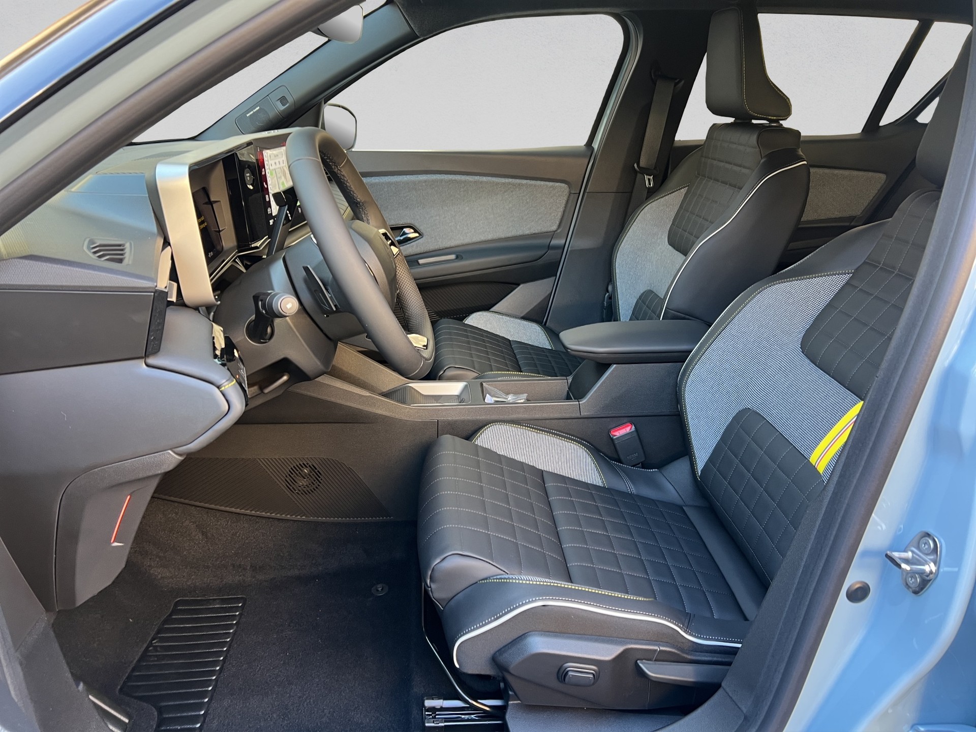 RENAULT R4 E-Tech Comfort Range 52 kWh Iconic-image-4