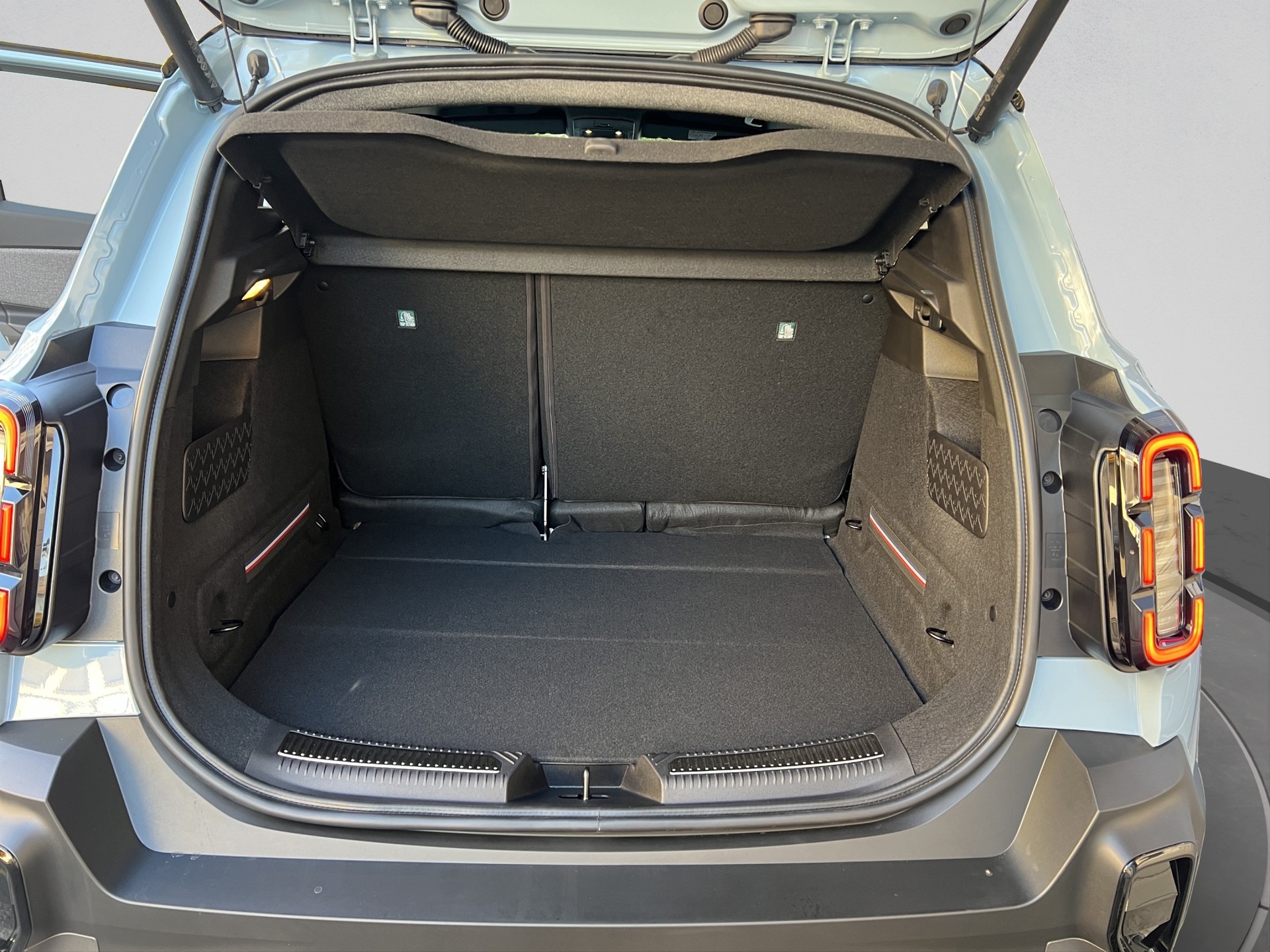 RENAULT R4 E-Tech Comfort Range 52 kWh Iconic-image-8