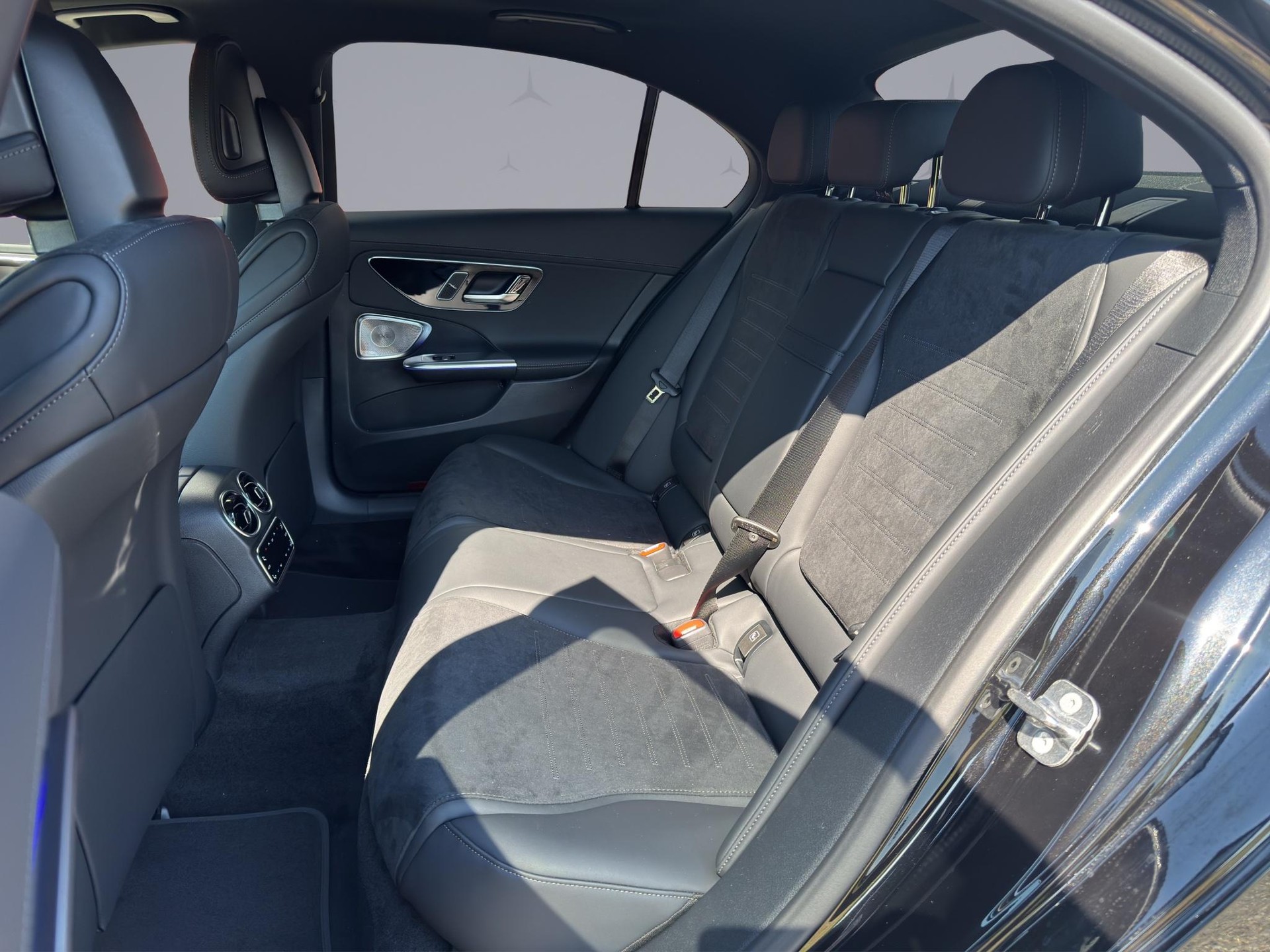 MERCEDES-BENZ C 220 d Swiss Star AMG Line 4matic-image-12