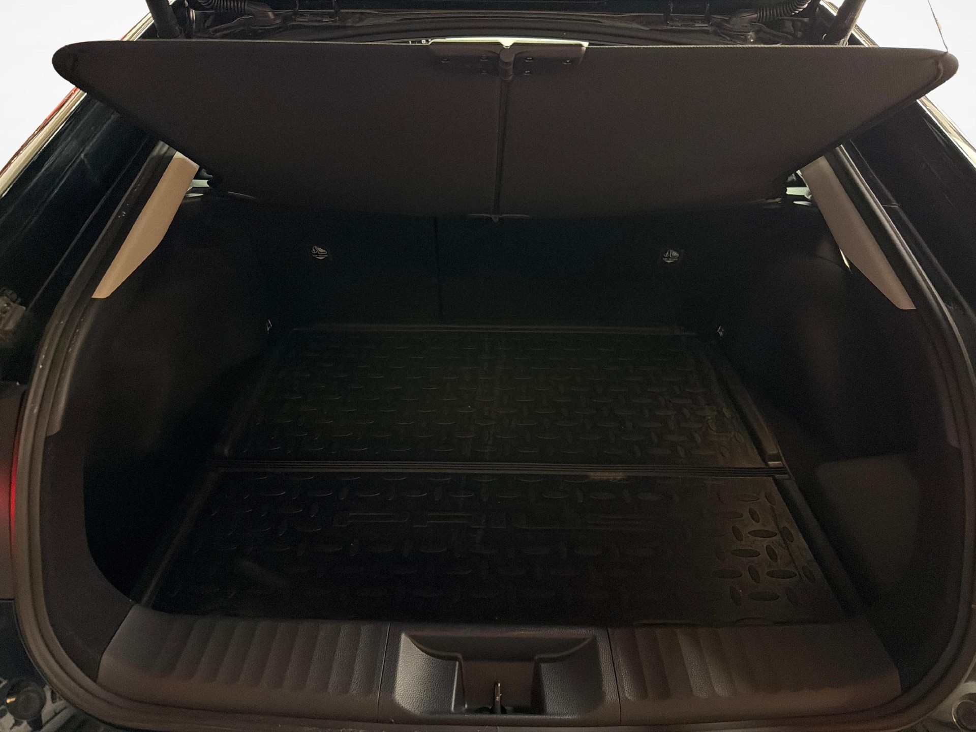 TOYOTA Prius 2.0 Plug-In-Hybrid Style-image-11