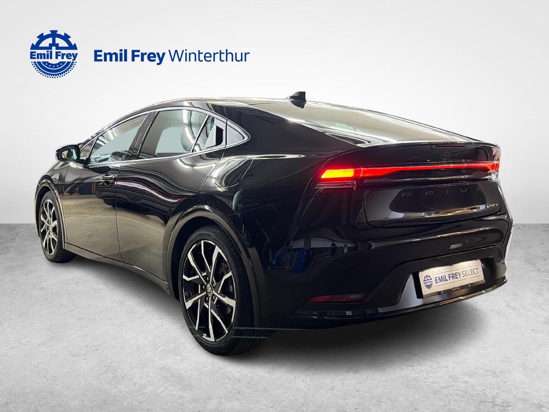 TOYOTA Prius 2.0 Plug-In-Hybrid Style-showroom-element-2