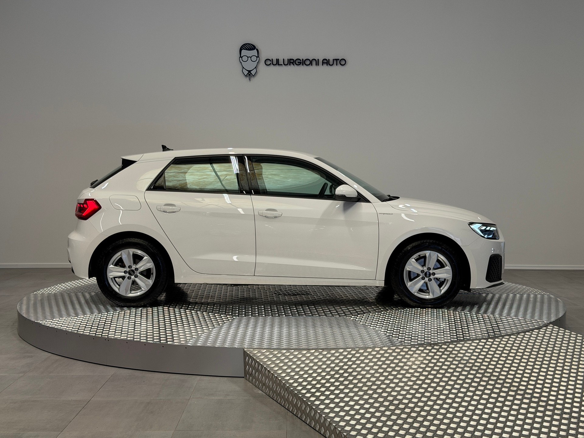 AUDI A1 Sportback 30 TFSI Attraction-showroom-element-3