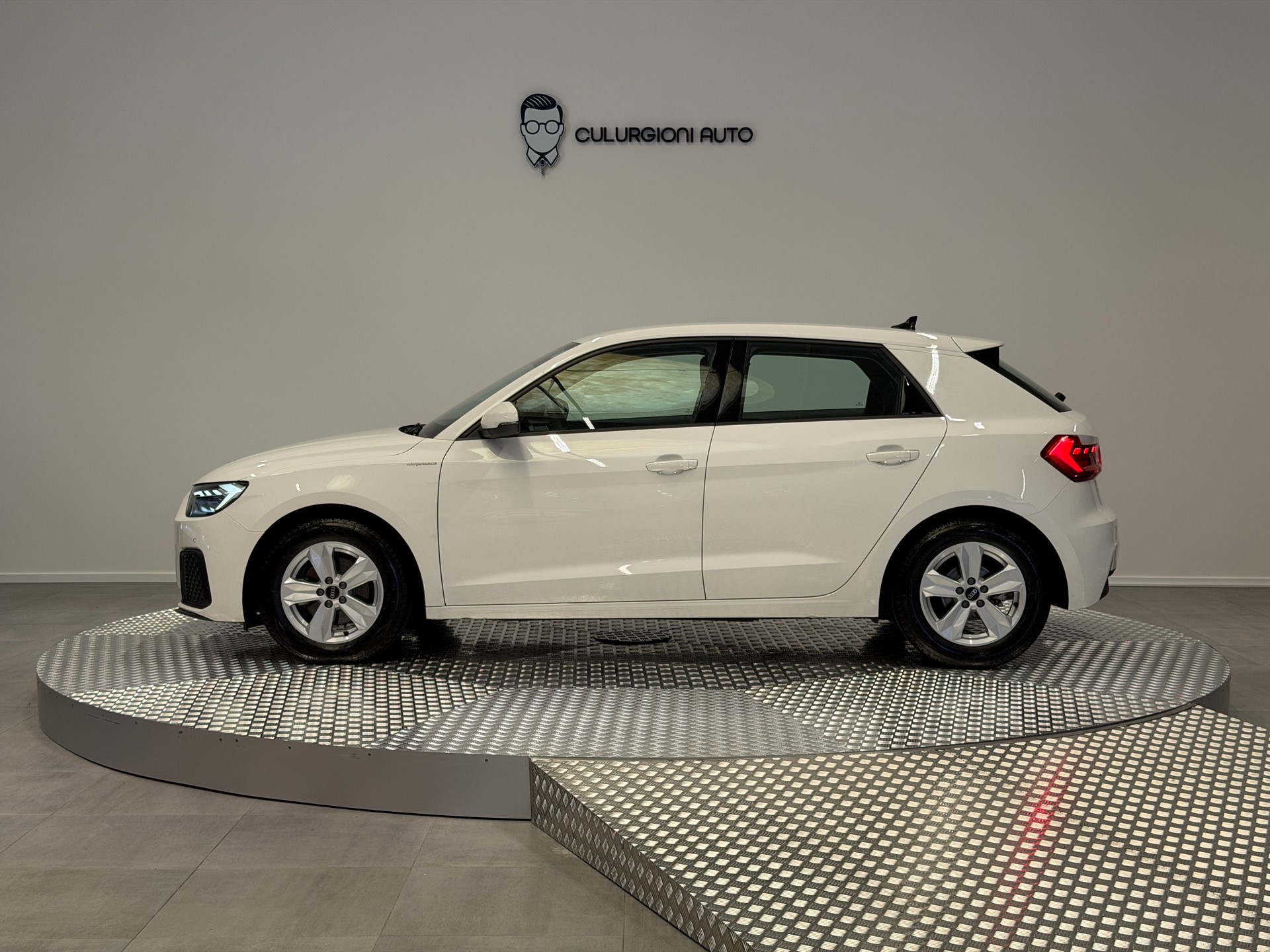 AUDI A1 Sportback 30 TFSI Attraction-image-7