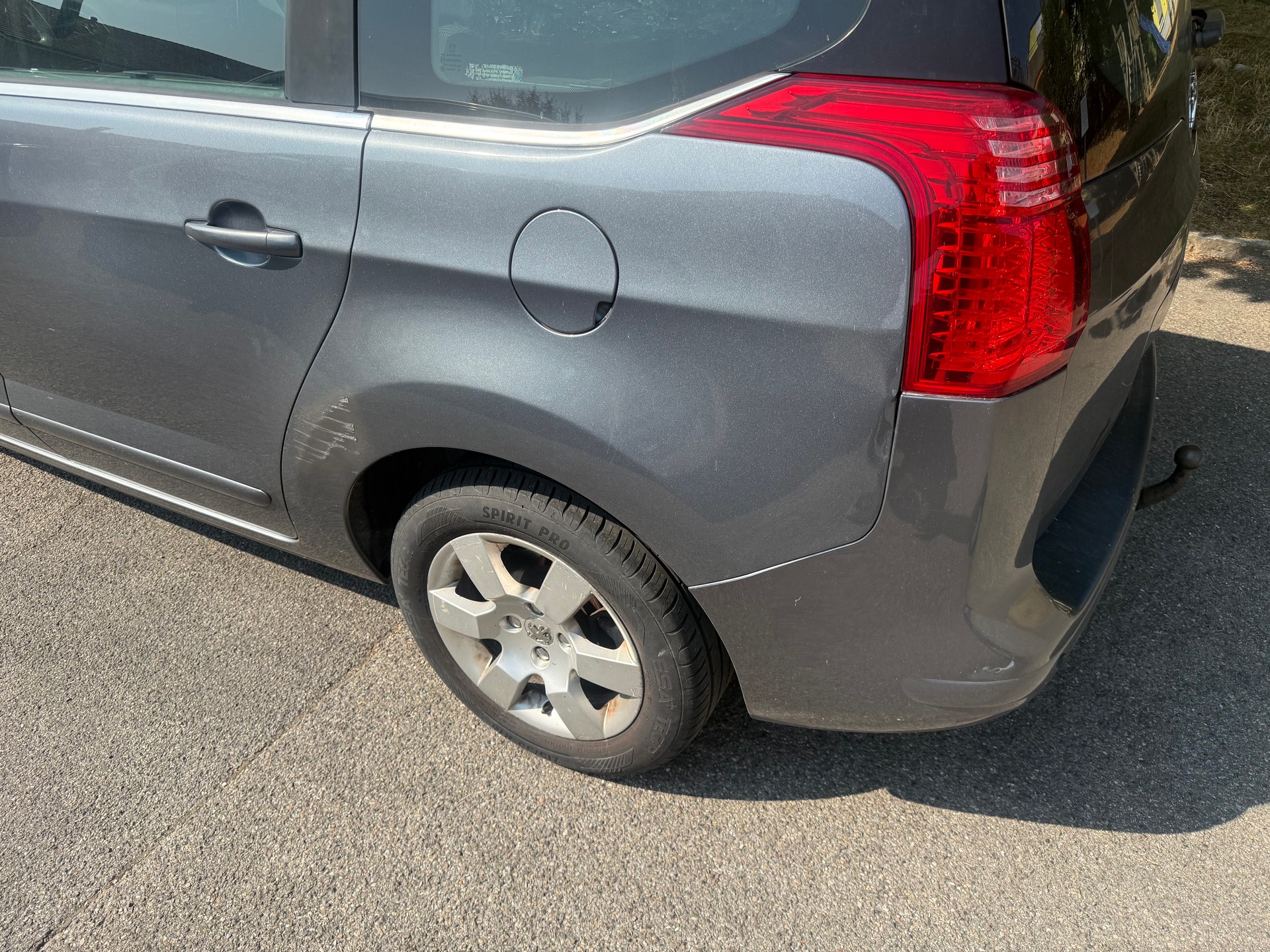 PEUGEOT 5008 1.6 HDI Sport EGS6-image-6
