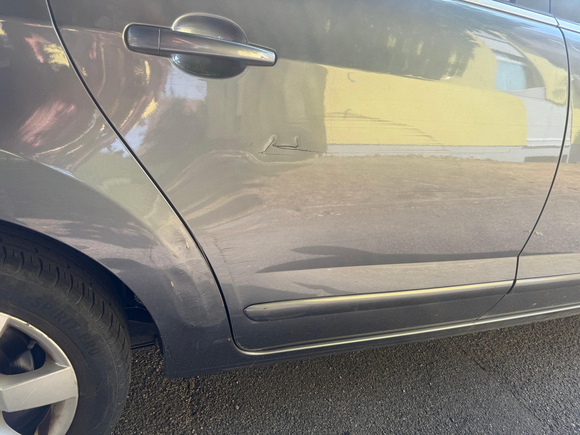 PEUGEOT 5008 1.6 HDI Sport EGS6-image-4