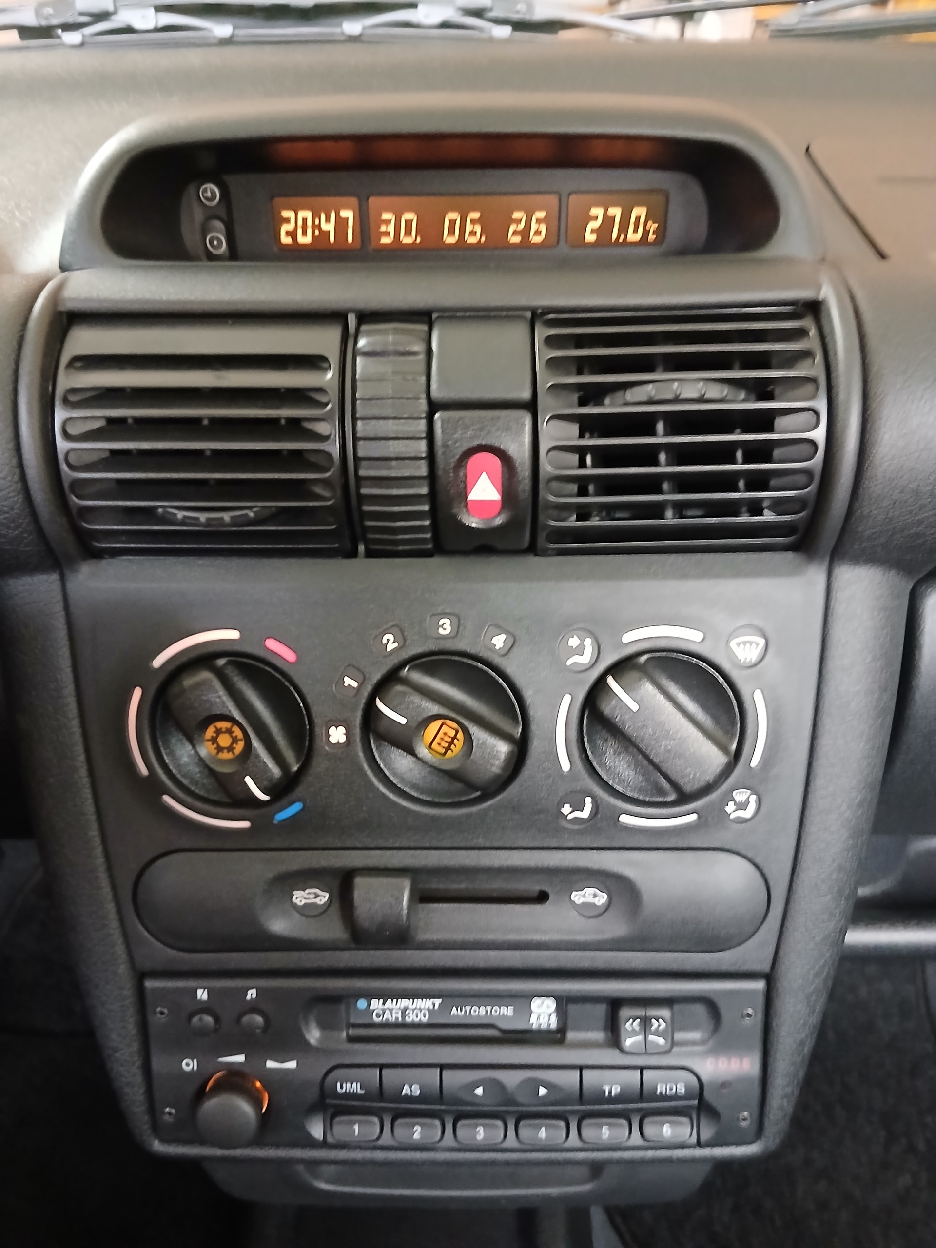 OPEL Corsa 1.2 16V Top-image-12