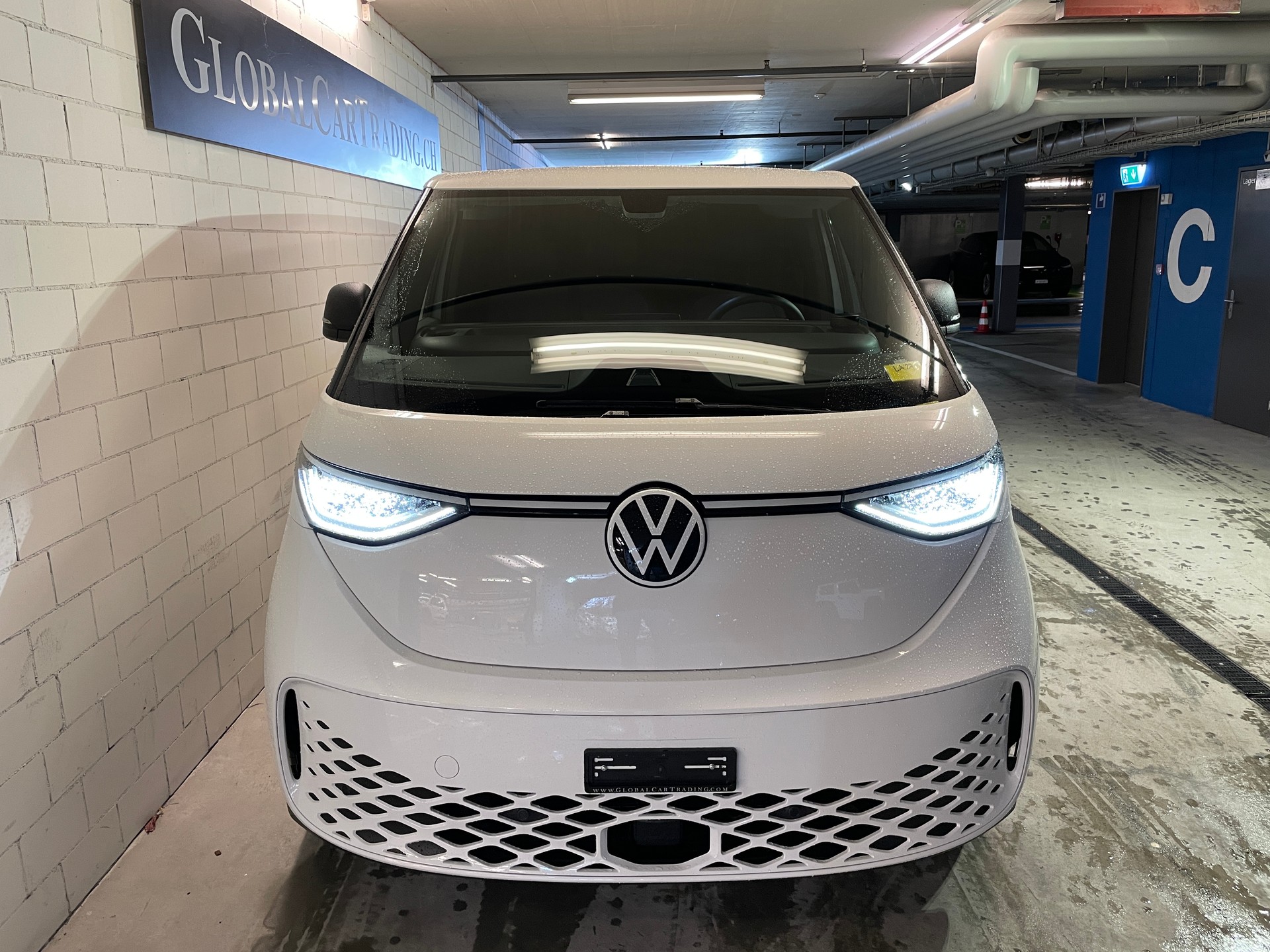 VW ID. Buzz Cargo-showroom-element-1