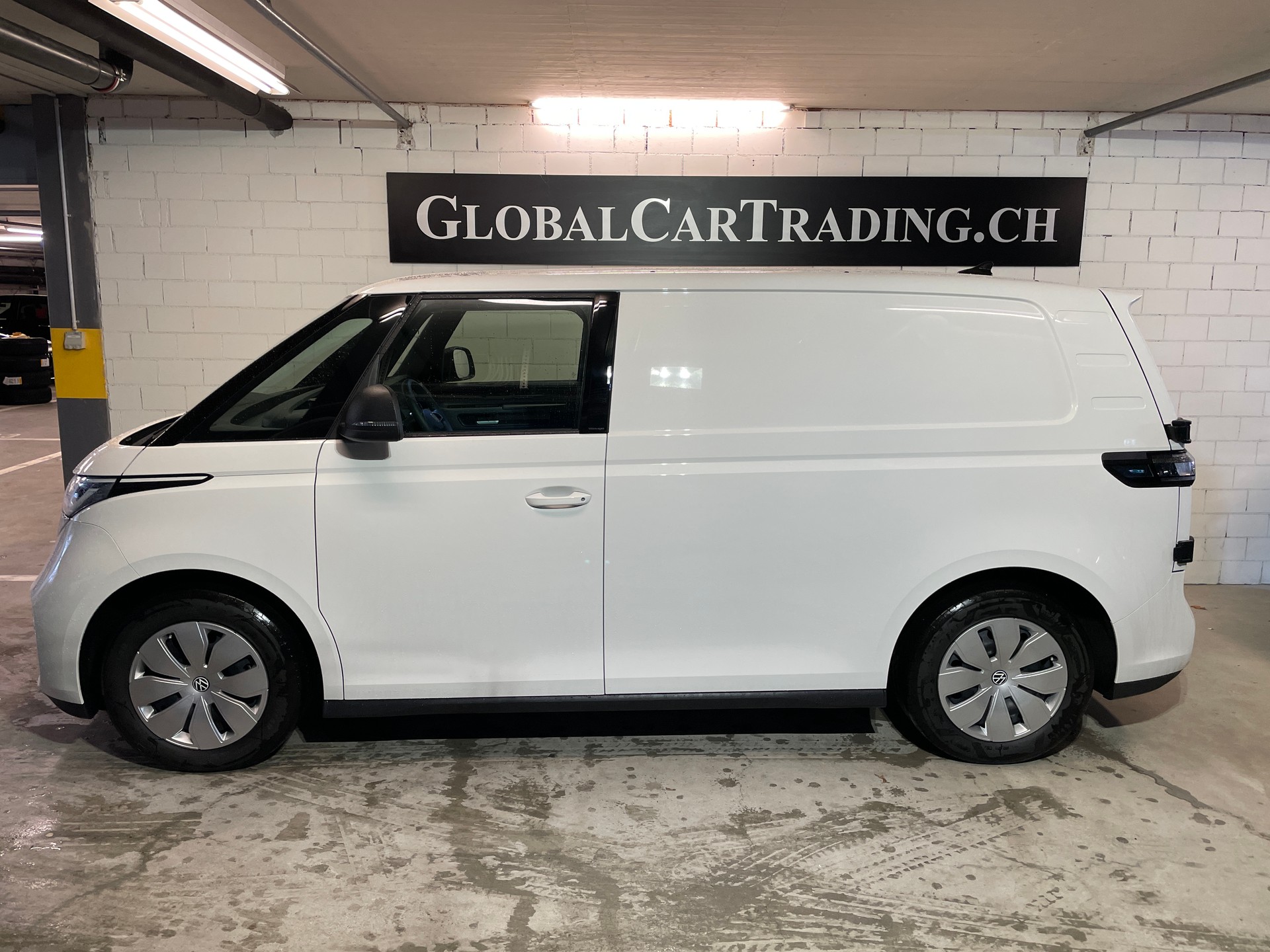 VW ID. Buzz Cargo-showroom-element-2