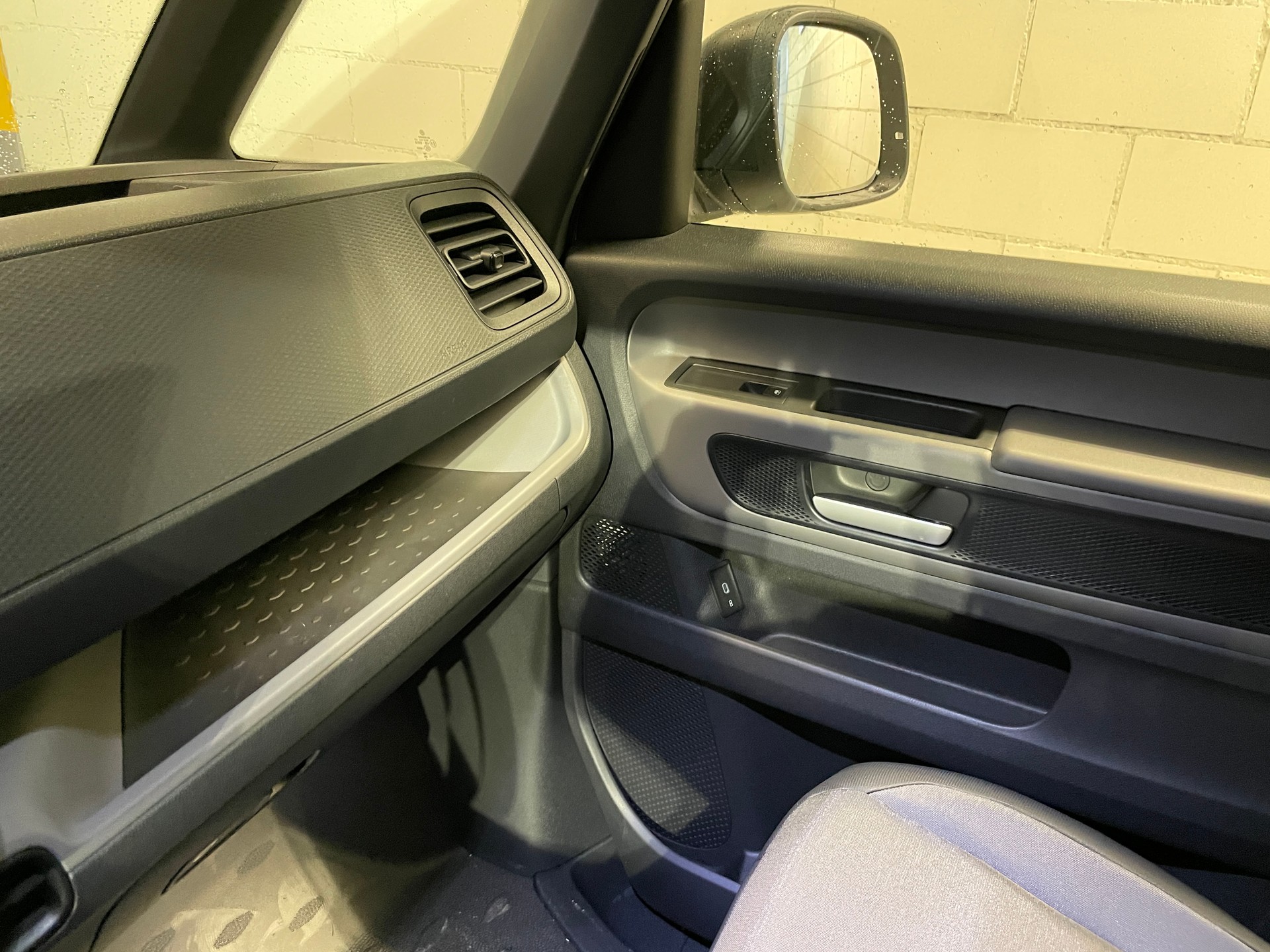 VW ID. Buzz Cargo-image-15