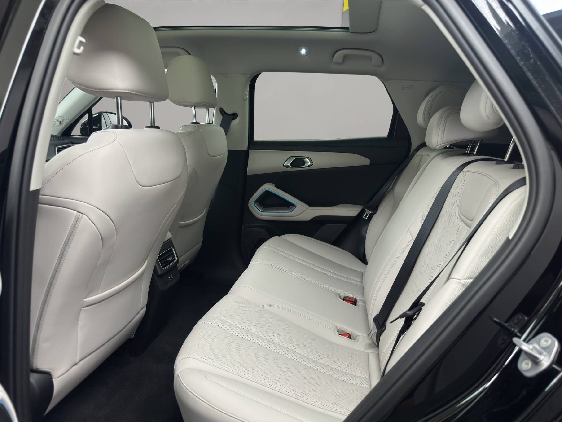 BYD Atto 2 DM-i Boost 212 PS-image-12