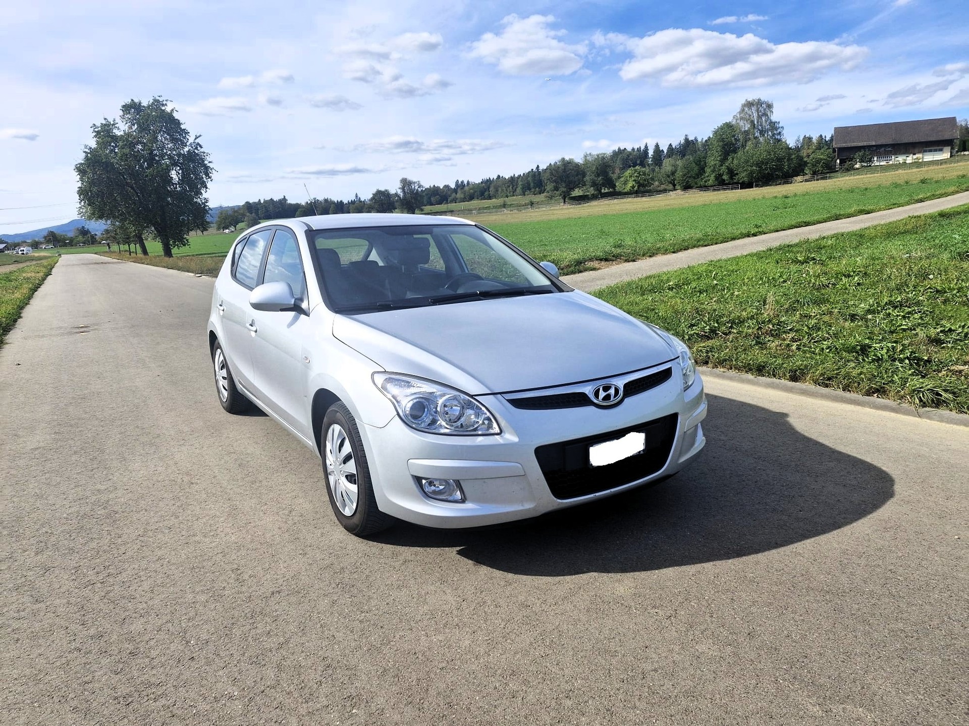 HYUNDAI i30 2.0 Premium Automatic-image-1