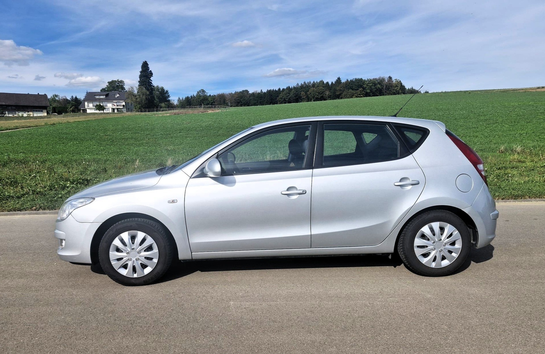 HYUNDAI i30 2.0 Premium Automatic-image-3