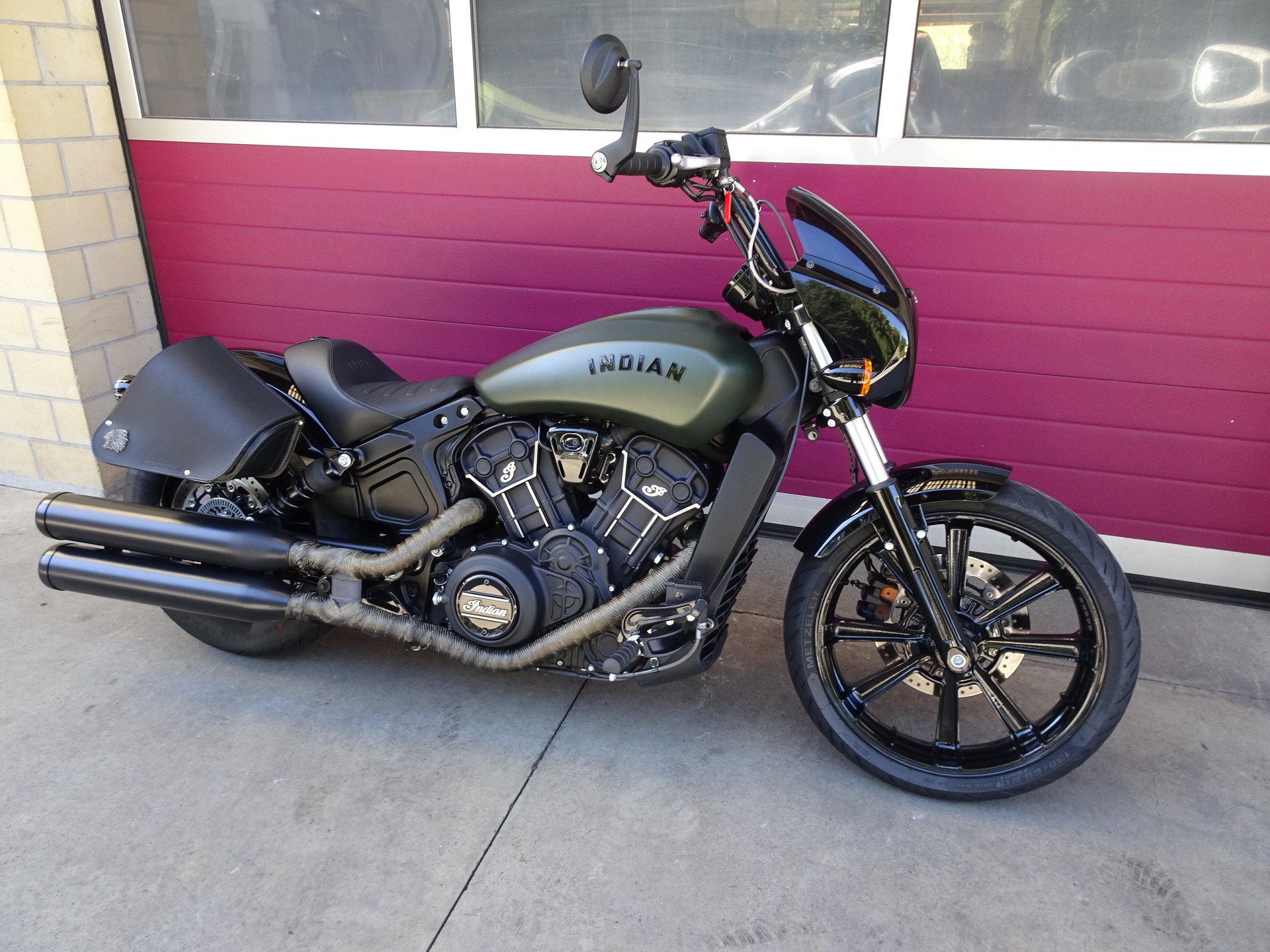 INDIAN Scout 1200 Rogue-image-2