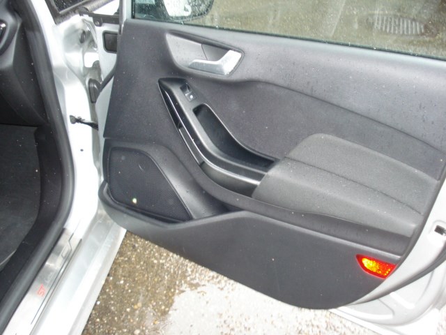 FORD Fiesta 1.0 SCTi ST Line-image-9